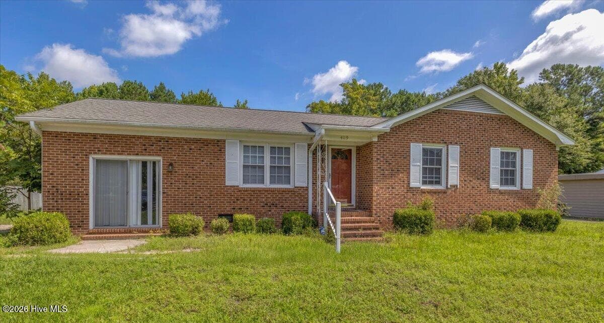 Front of 4119 Fairlawn Drive, Wilmington, NC 28405
