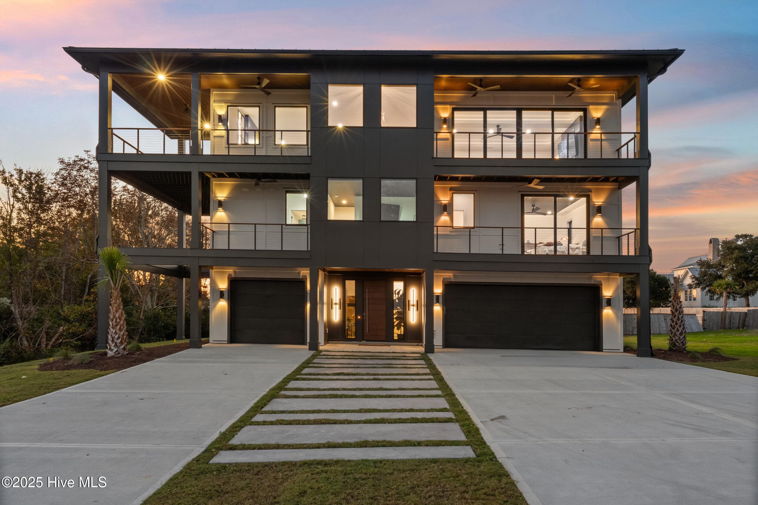 Front of 141 Dogwood Lane, Hampstead, NC 28443