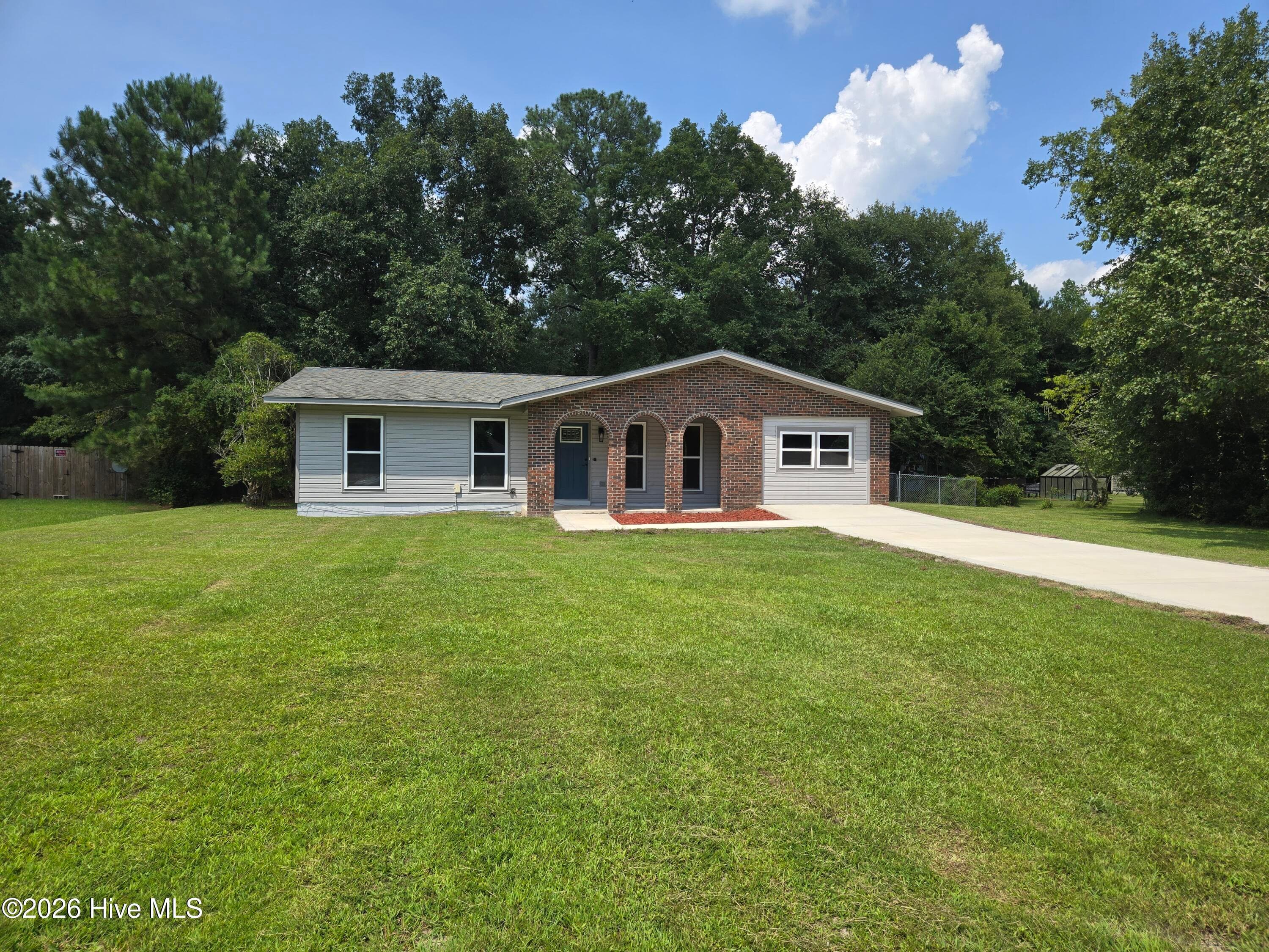 Front of 319 Pinewood Court, Jacksonville, NC 28546