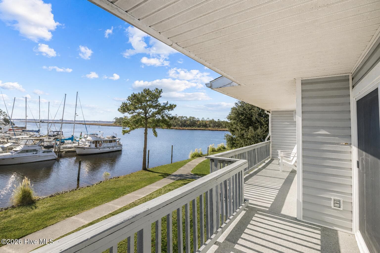 Front of 2213 Harbourside Drive, New Bern, NC 28560