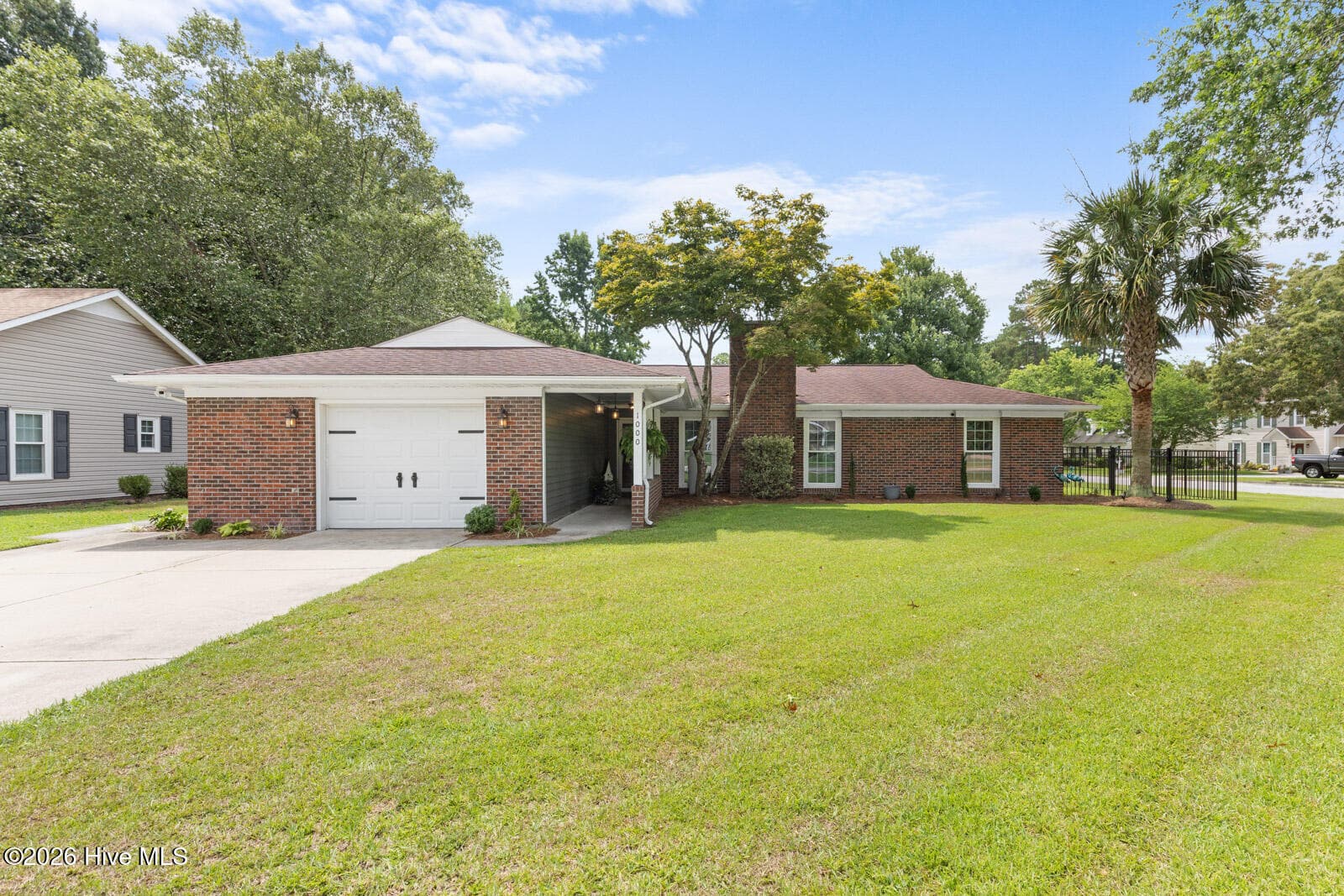 Front of 1000 Foscue Drive, Jacksonville, NC 28540