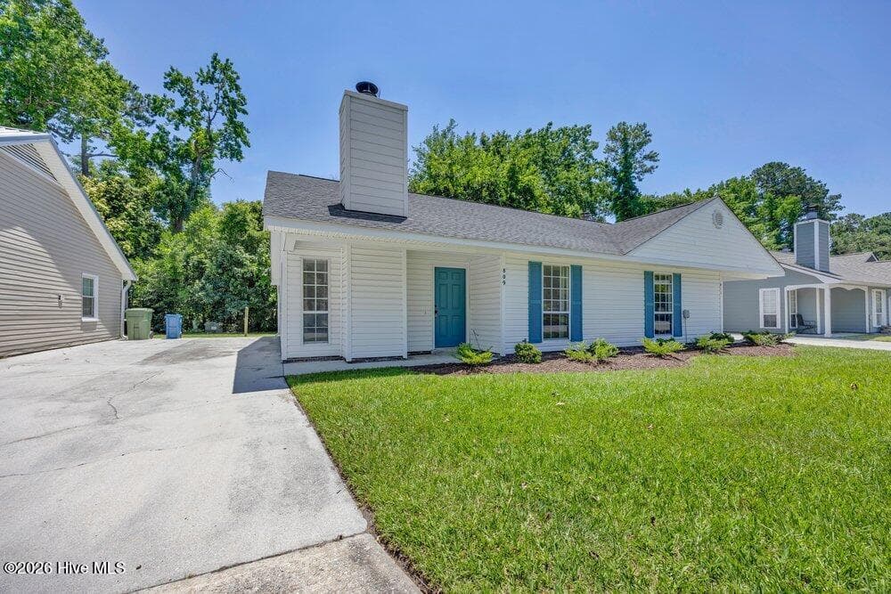 Front of 809 Varsity Drive, Wilmington, NC 28403