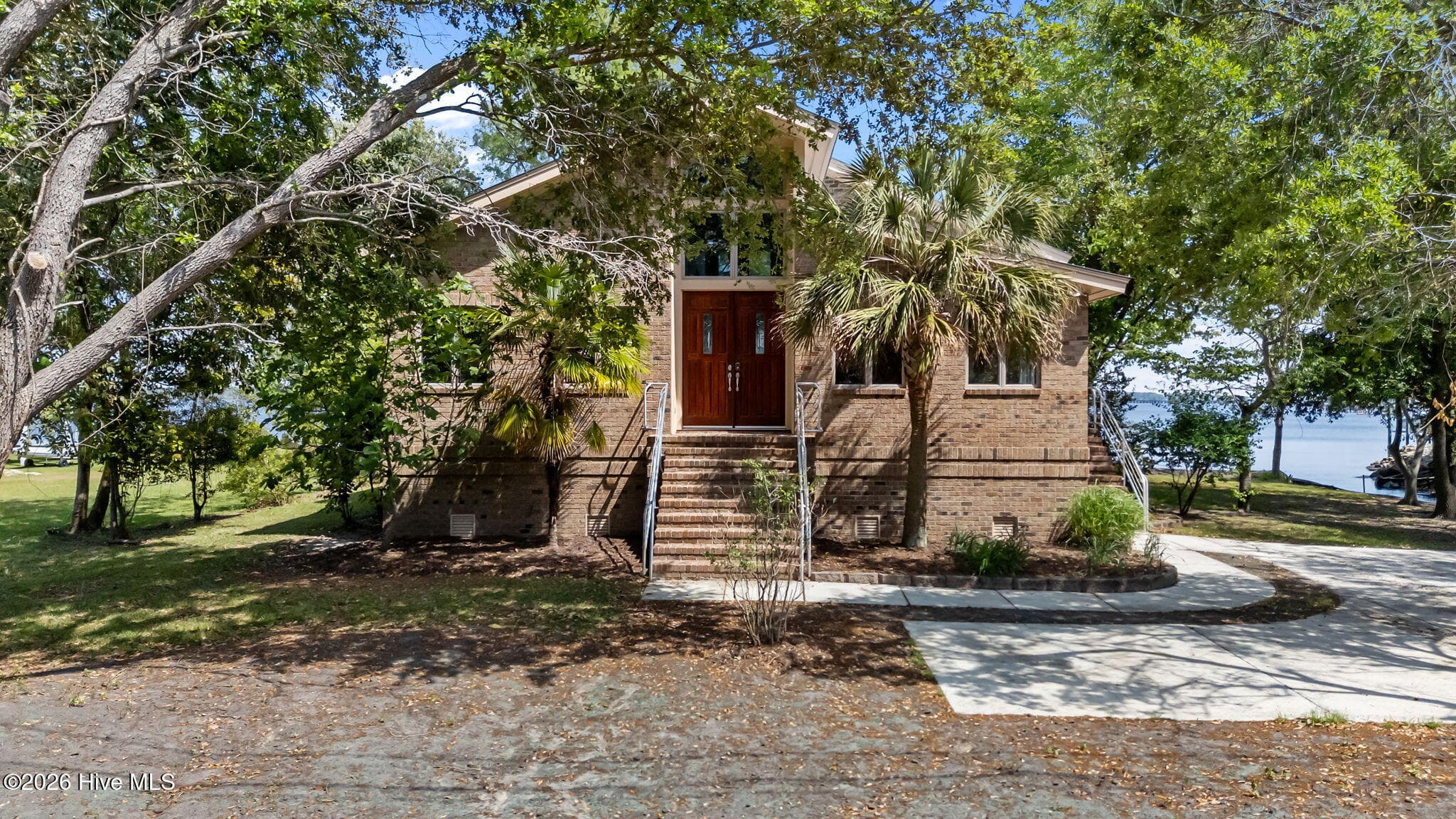 Front of 401 Harbor Drive, New Bern, NC 28560