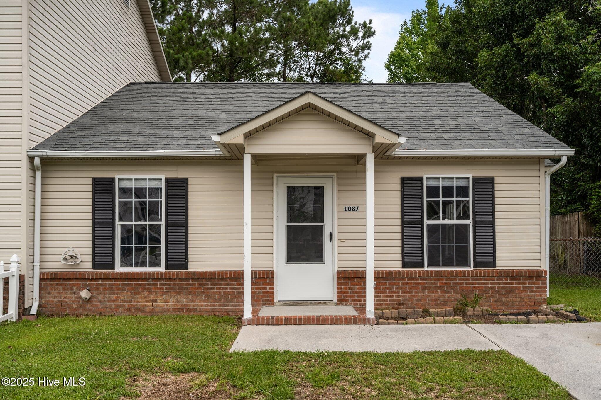 Exterior of 1087 W Pueblo Drive, Jacksonville, NC 28546