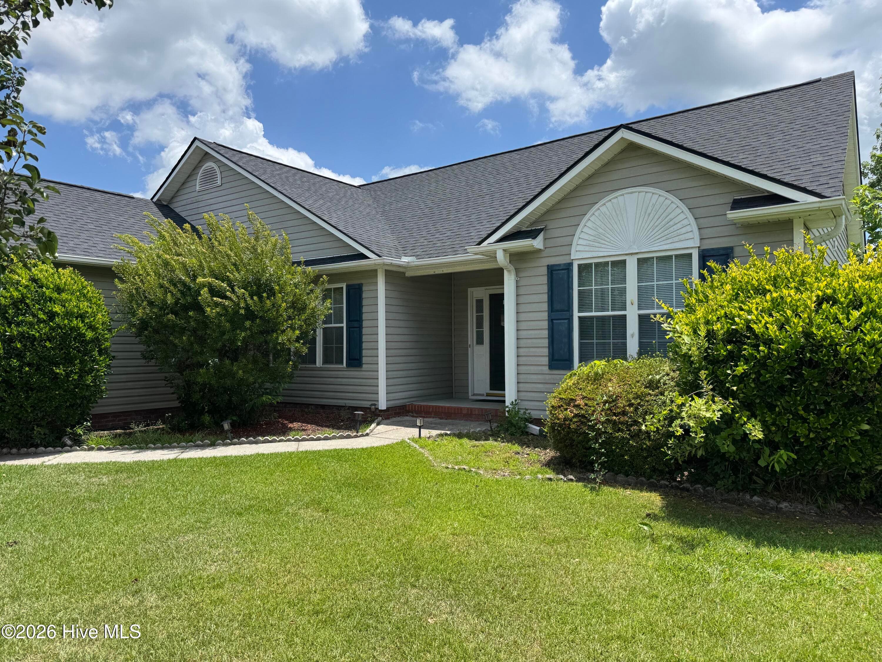 Front of 3008 Lagar Lane, Wilmington, NC 28405