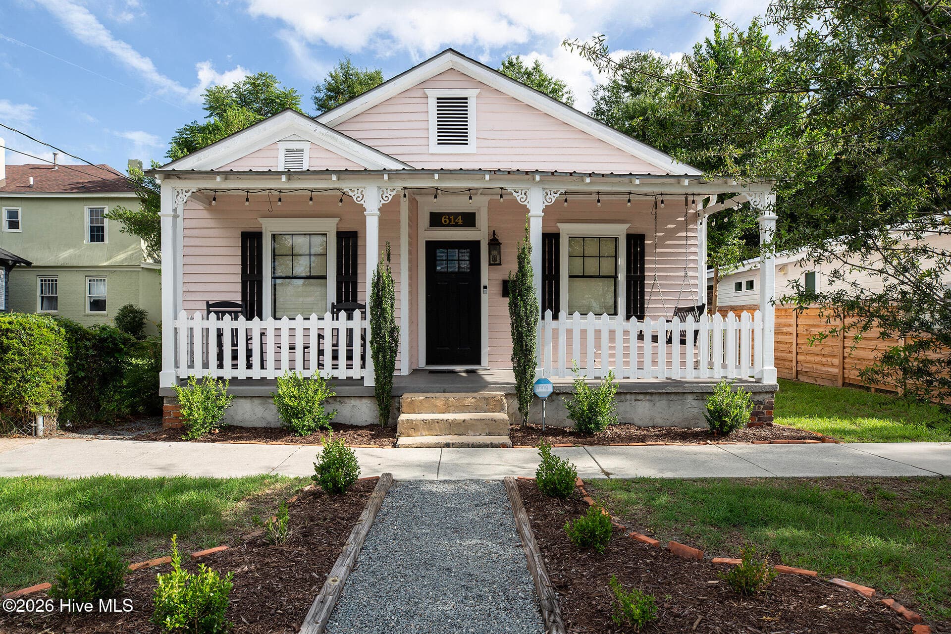 Exterior of 614 Queen Street, Wilmington, NC 28401