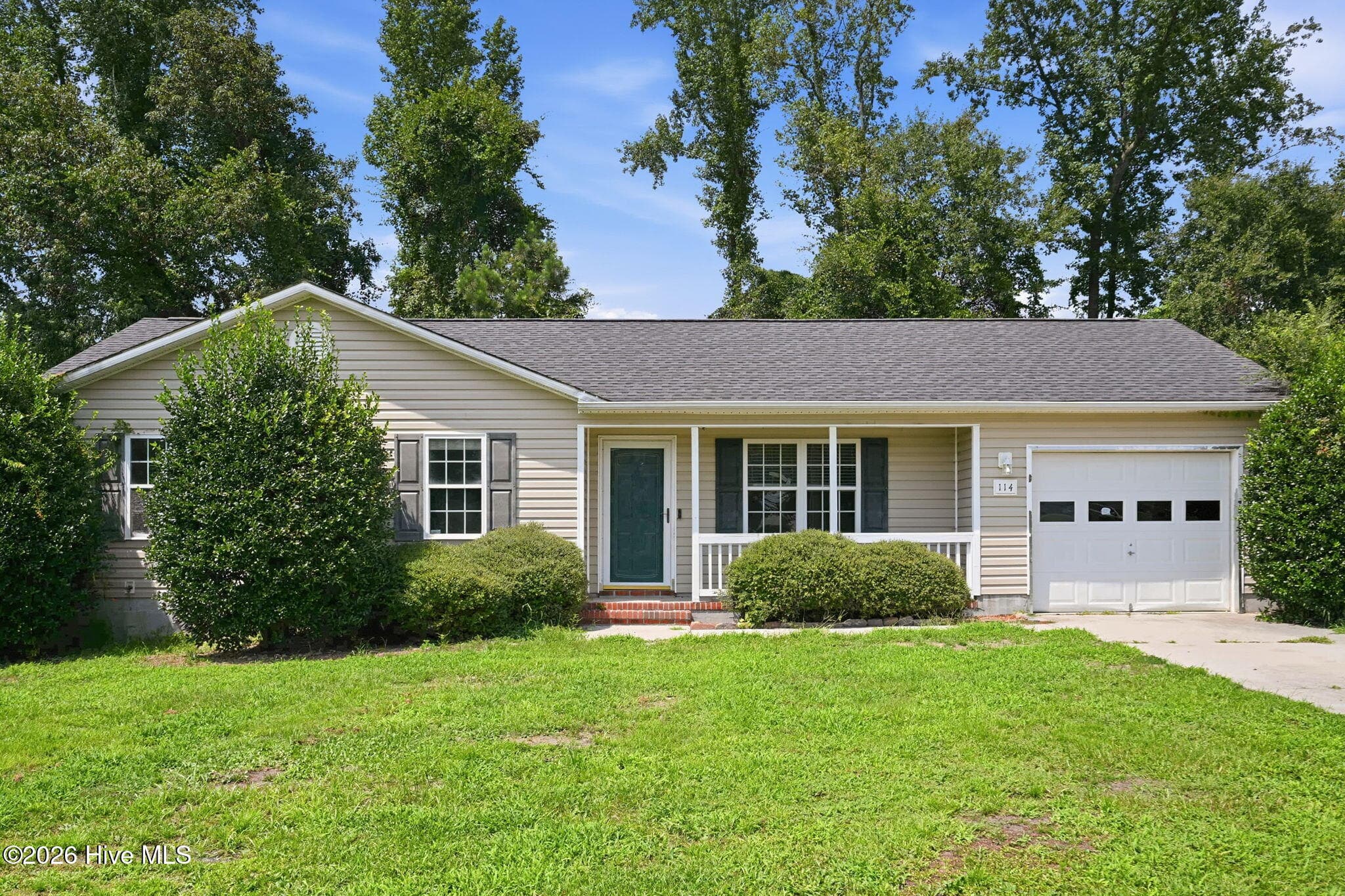 Front of 114 Pear Tree Lane, Richlands, NC 28574