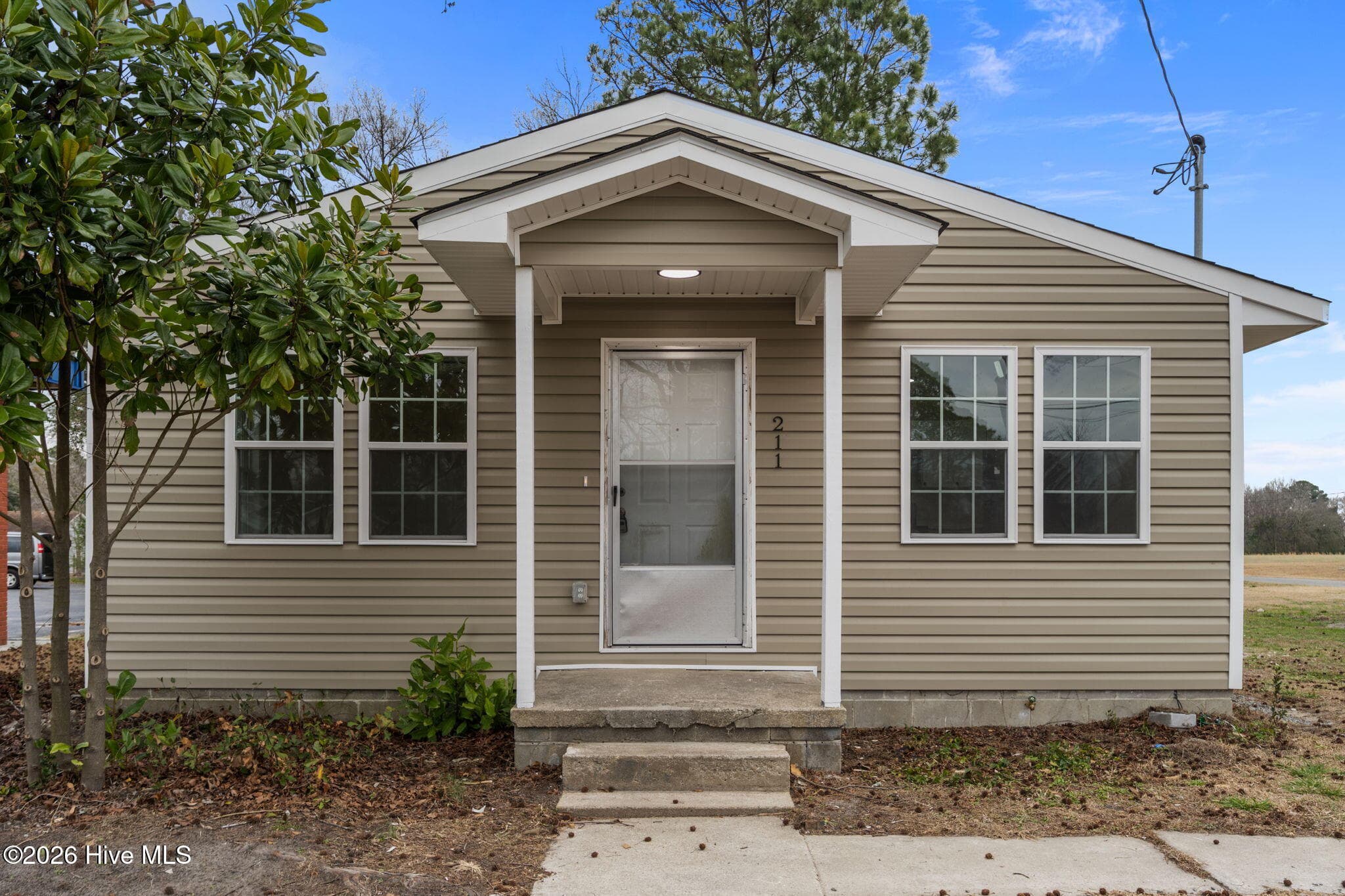 Front of 211 S Jackson Street, Beulaville, NC 28518