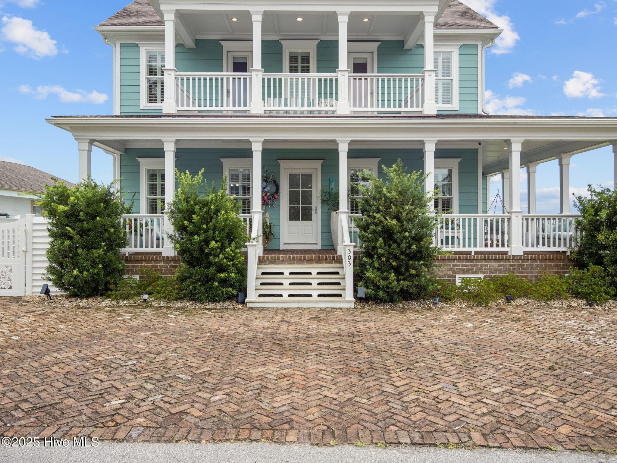 Front of 303 S Elm Street, Swansboro, NC 28584