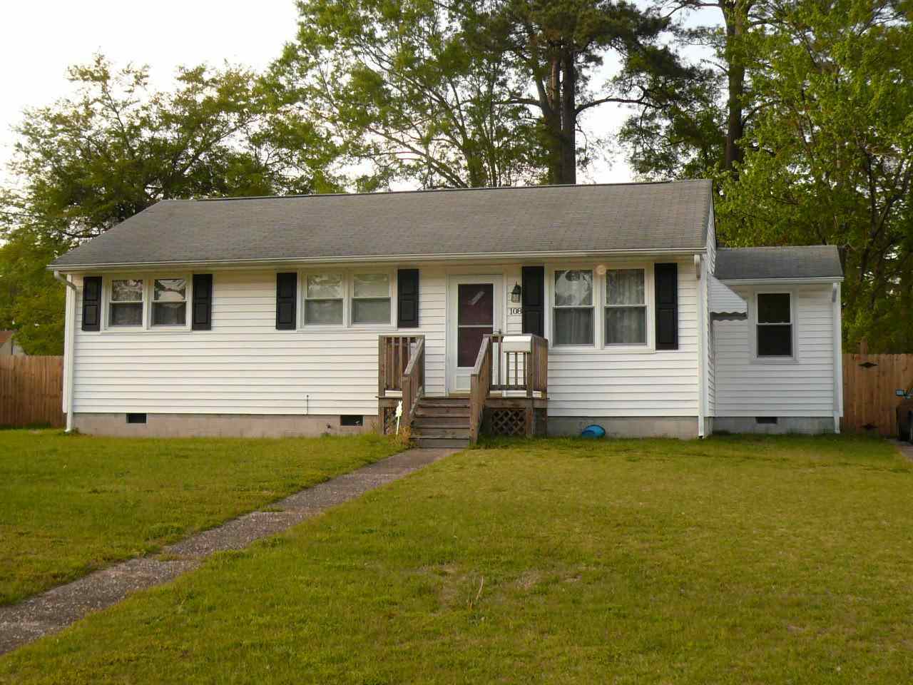 Front of 108 Banks Street, Jacksonville, NC 28546