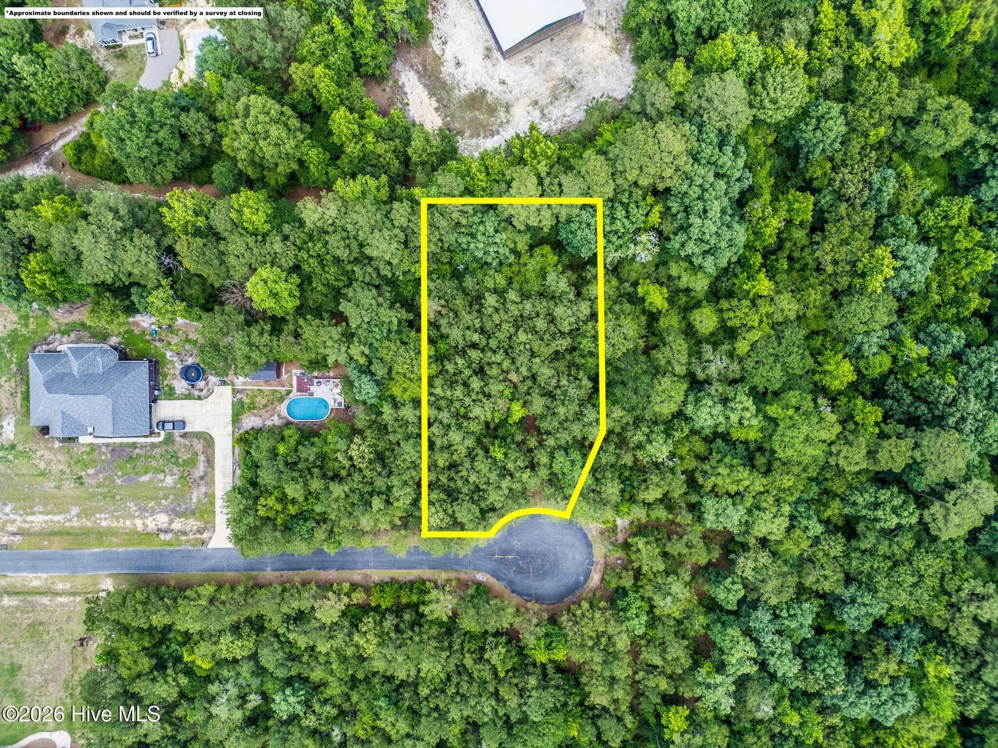 Front of 129 21 Dodge Lane, Wallace, NC 28466