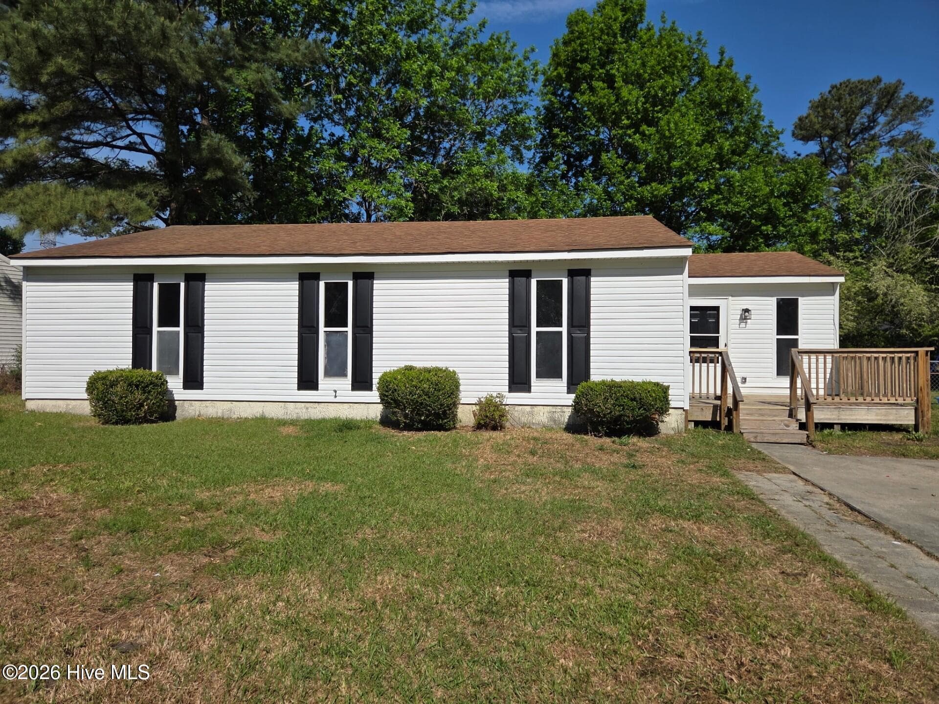 Front of 6 Lakewood Court, Jacksonville, NC 28546
