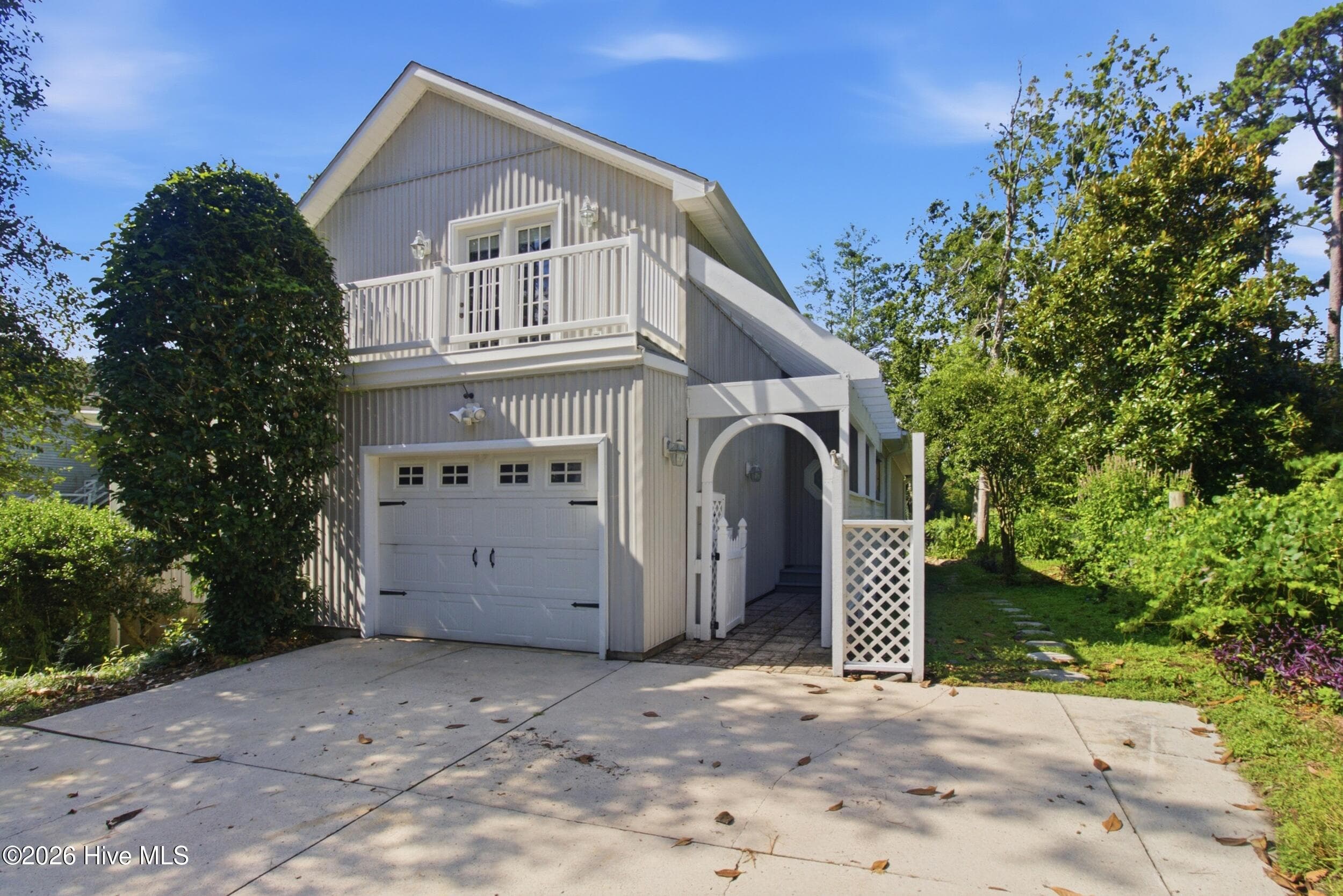 Front of 209 E Palmer Drive, New Bern, NC 28560