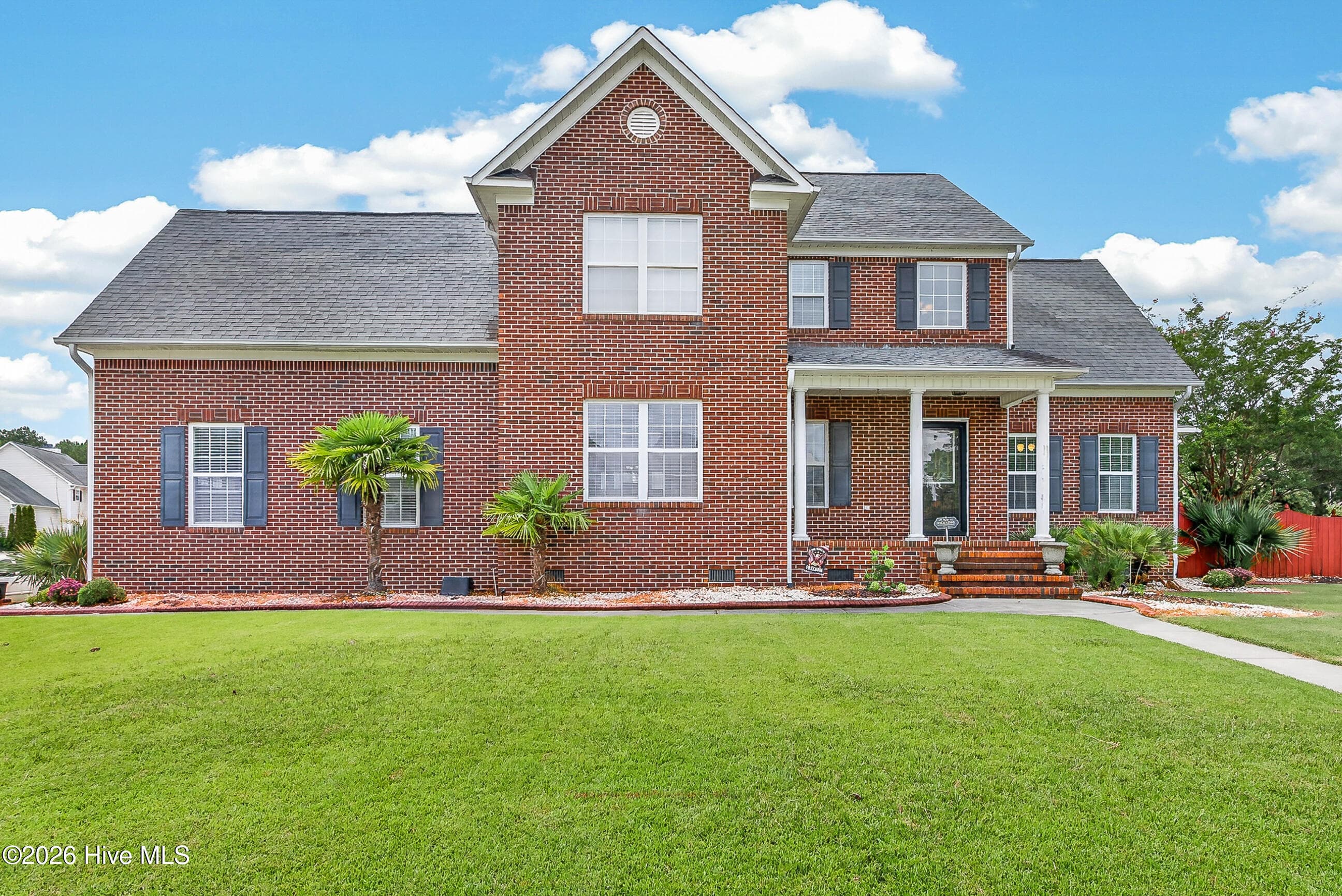 Front of 300 Londonberry Lane, Jacksonville, NC 28540
