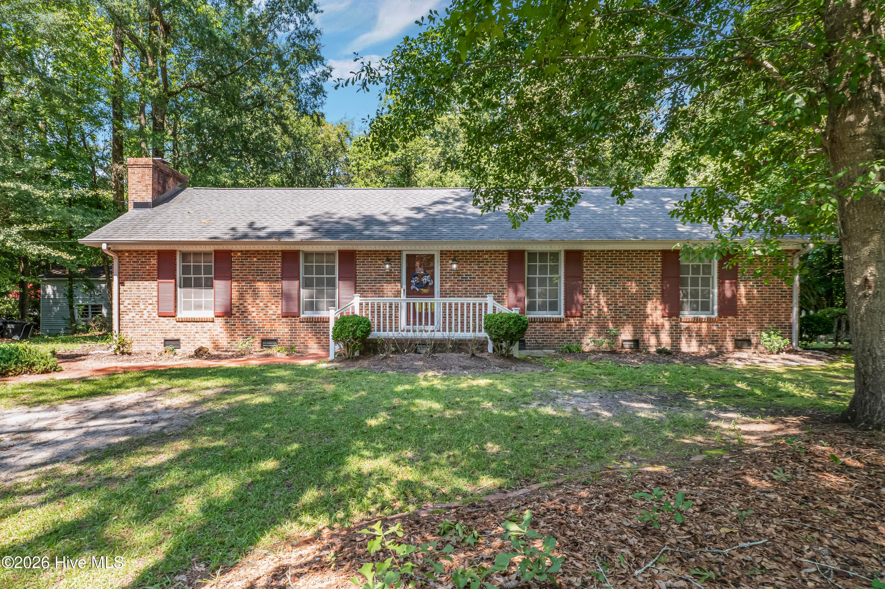 Front of 177 Washington Circle, Wallace, NC 28466