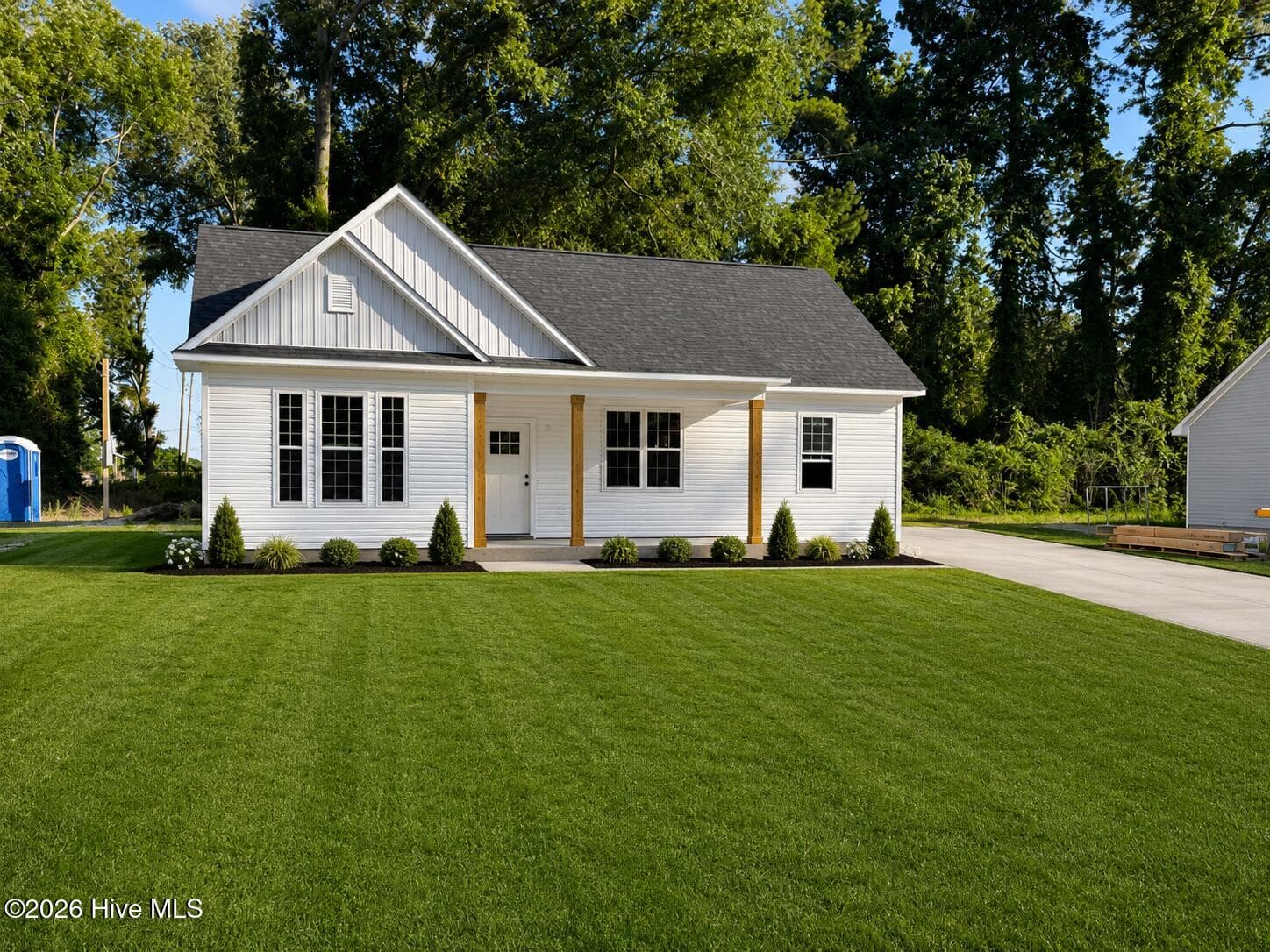 Front of 105 W Westbrook Street, Wallace, NC 28466