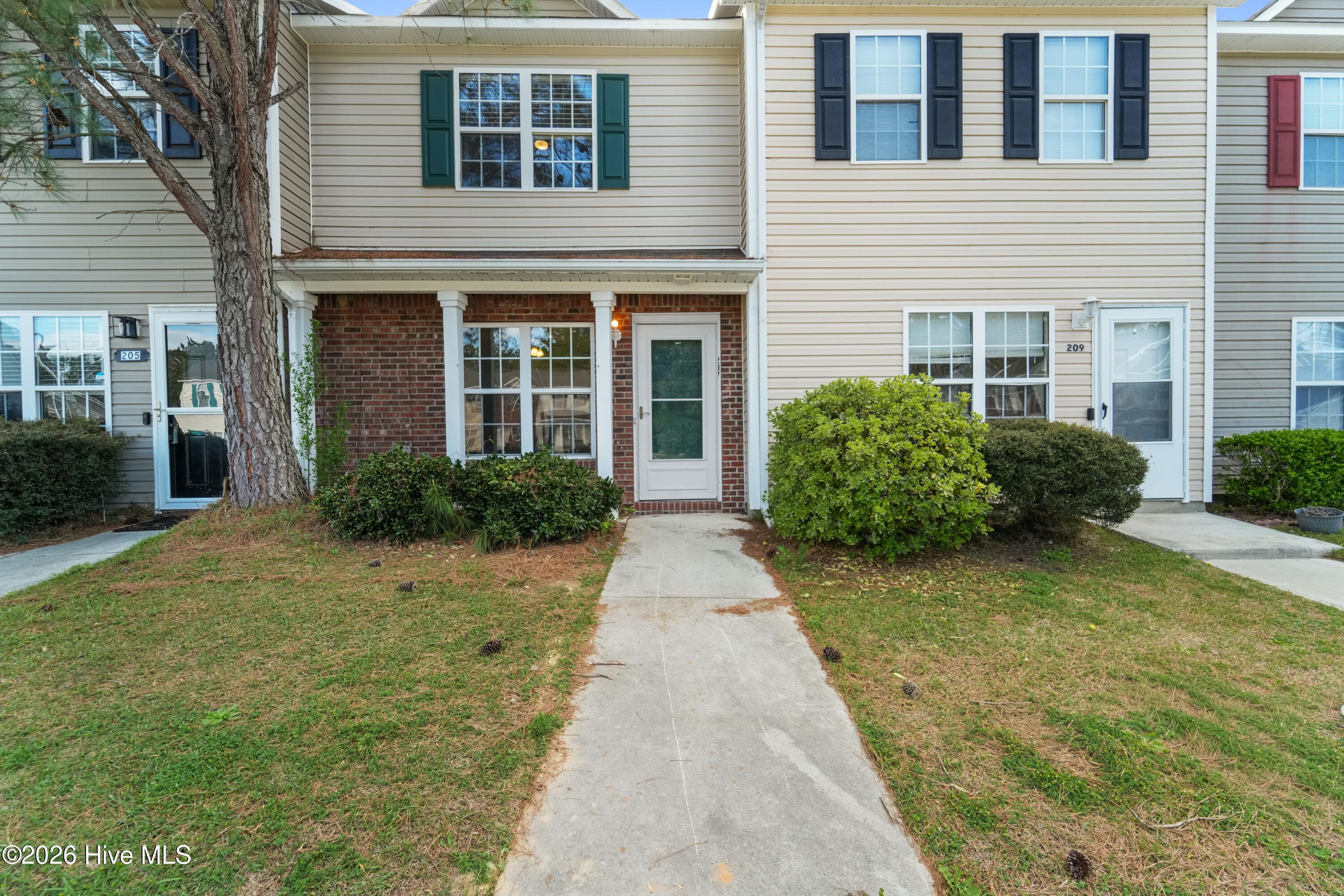 Front of 207 Pinegrove Court, Jacksonville, NC 28546
