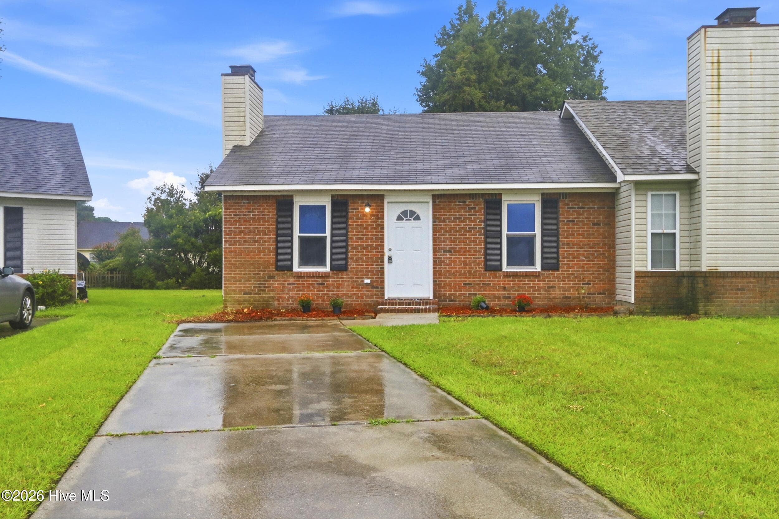 Front of 125 Live Oak Court, Midway Park, NC 28544