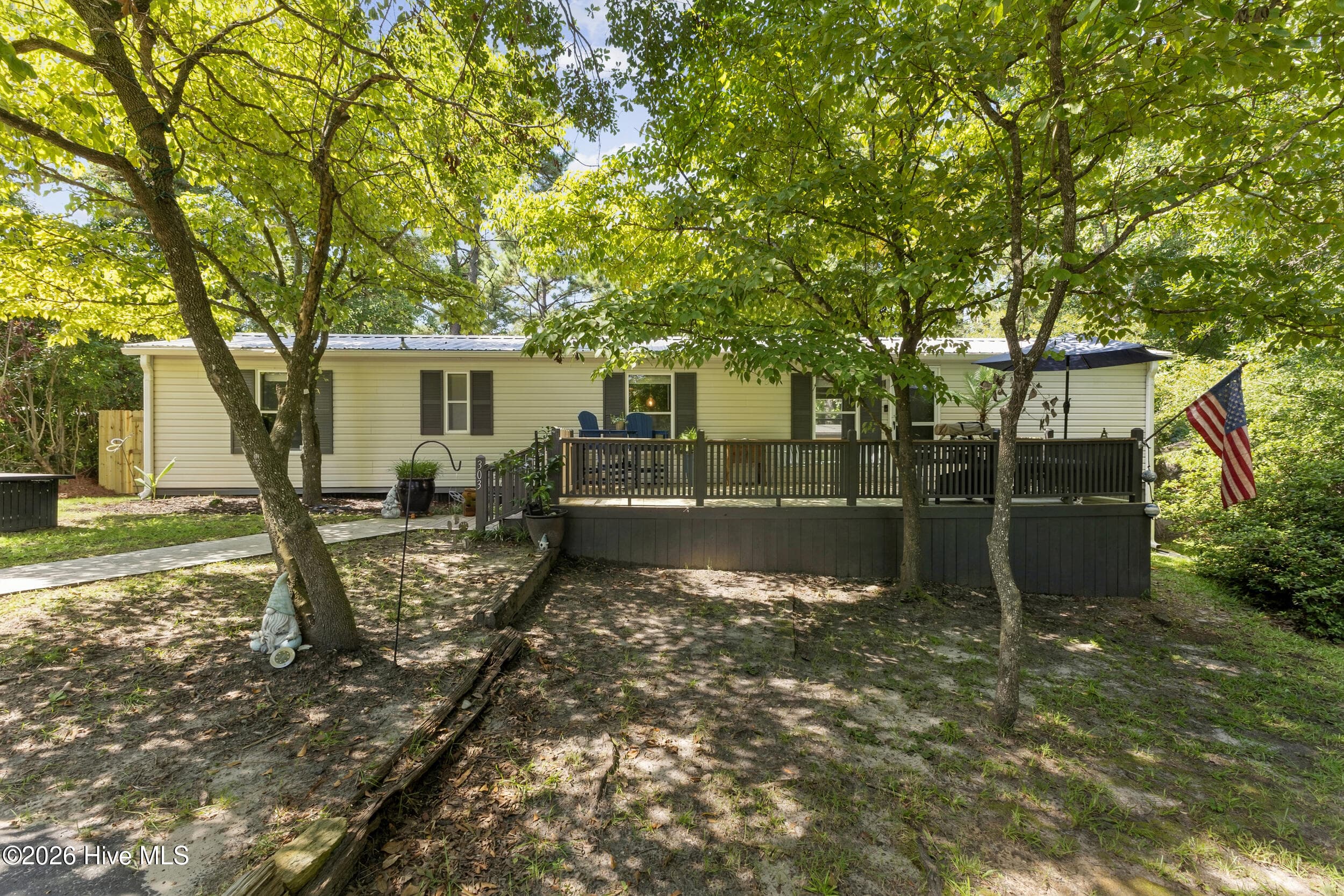 Front of 303 Buck Drive, Hampstead, NC 28443