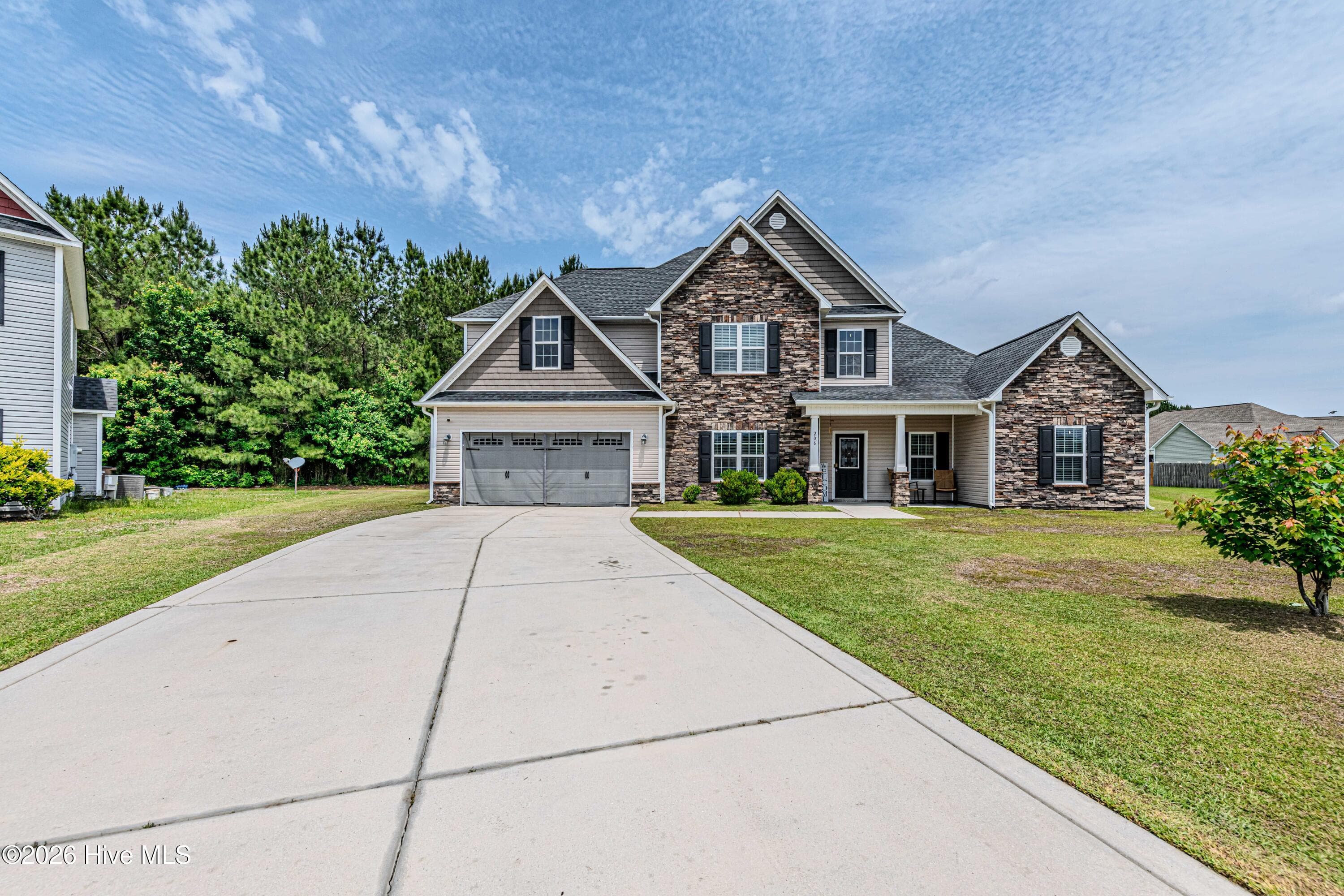 Front of 206 Hemming Way, Jacksonville, NC 28546