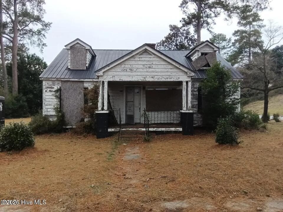 Front of 112 N Secrest Street, Kinston, NC 28501