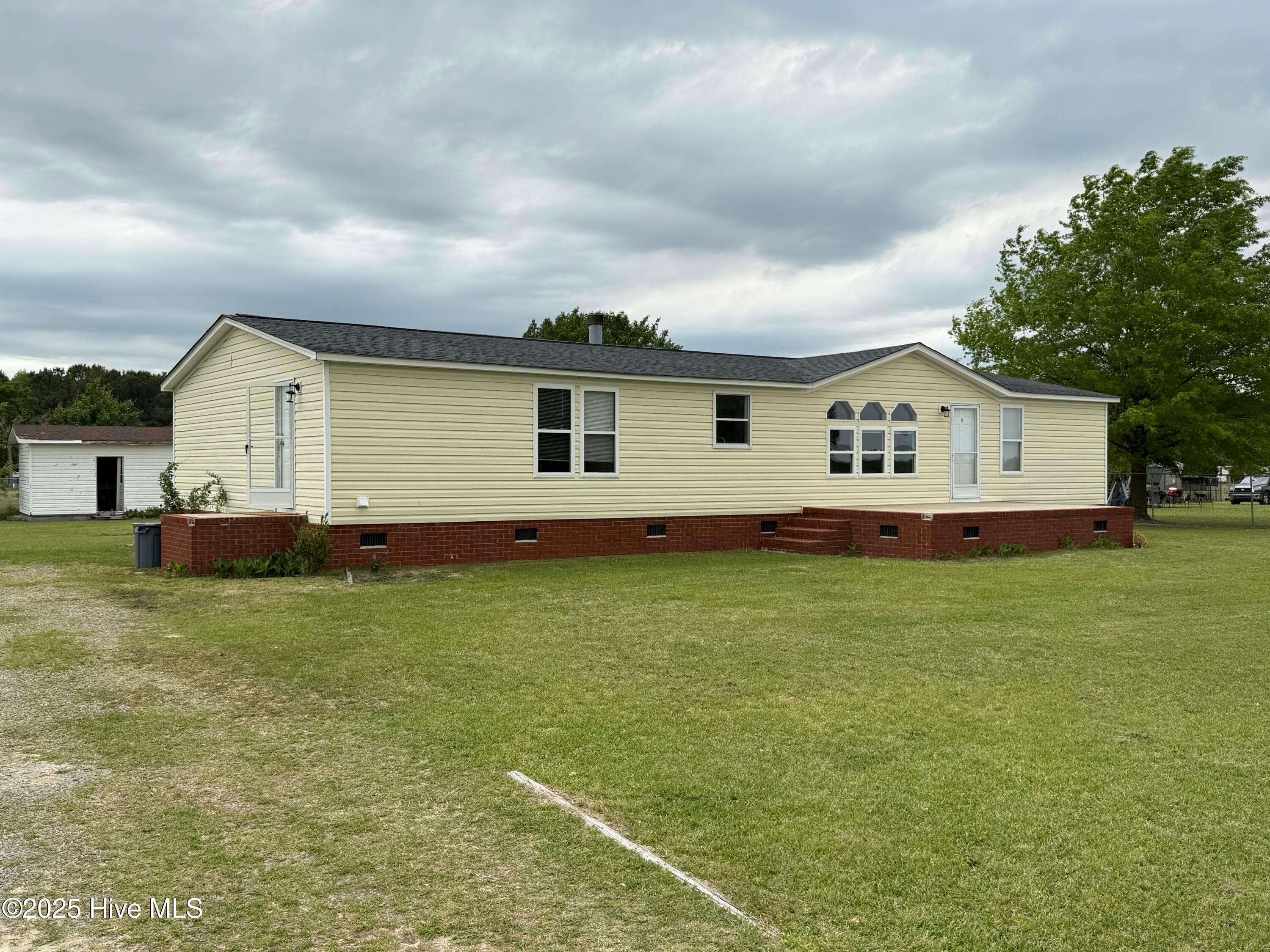 Exterior of 1071 Red Hill Road, Mount Olive, NC 28365