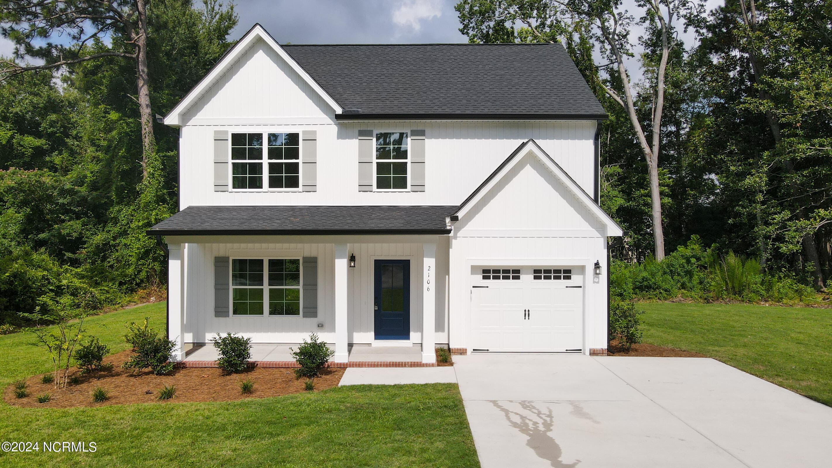 Front of 2106 Holly Drive, Wilmington, NC 28401