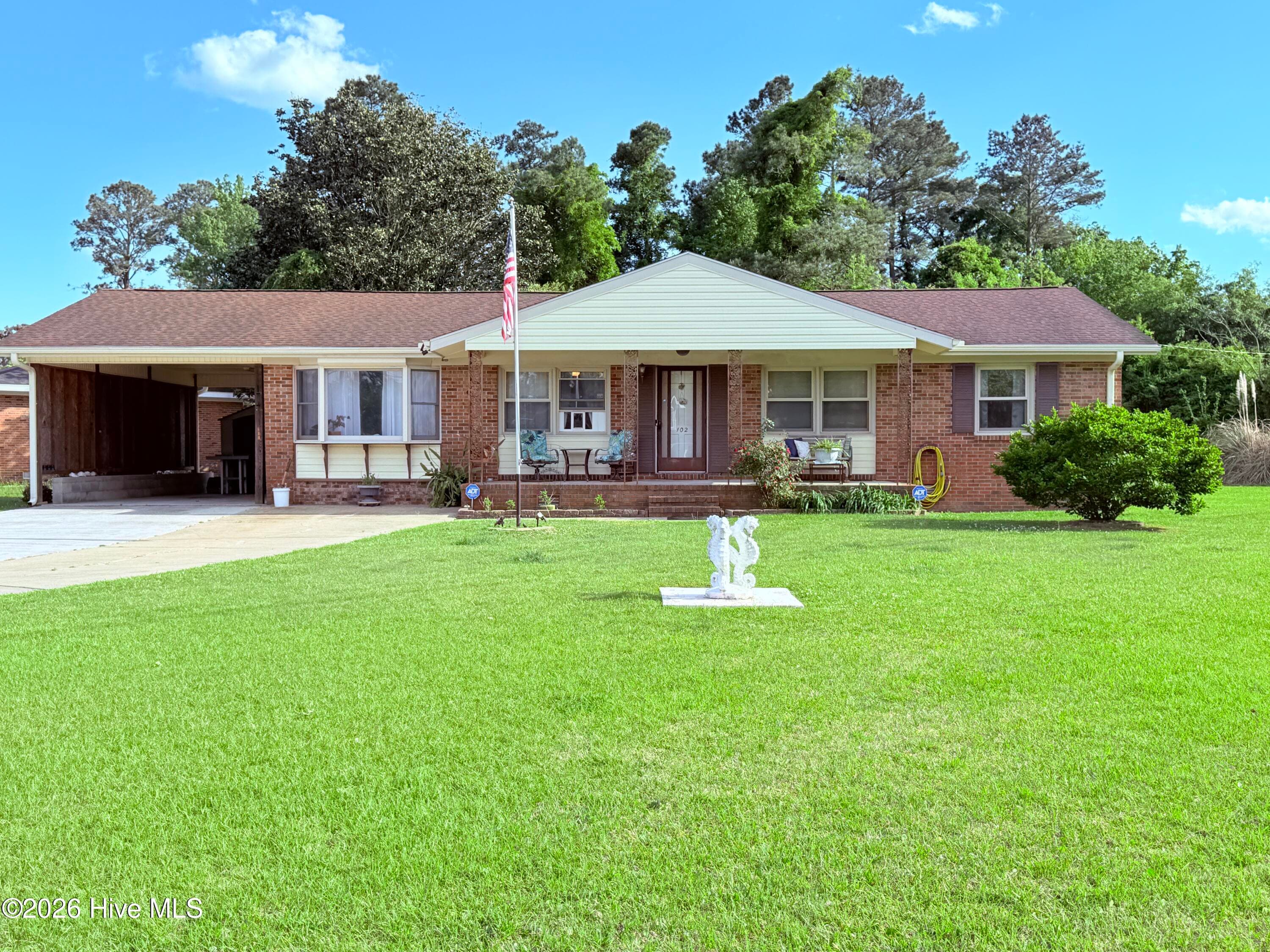 Front of 102 Yorkshire Drive, Jacksonville, NC 28546