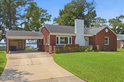 Front of 10 Bayview Drive, Jacksonville, NC 28540