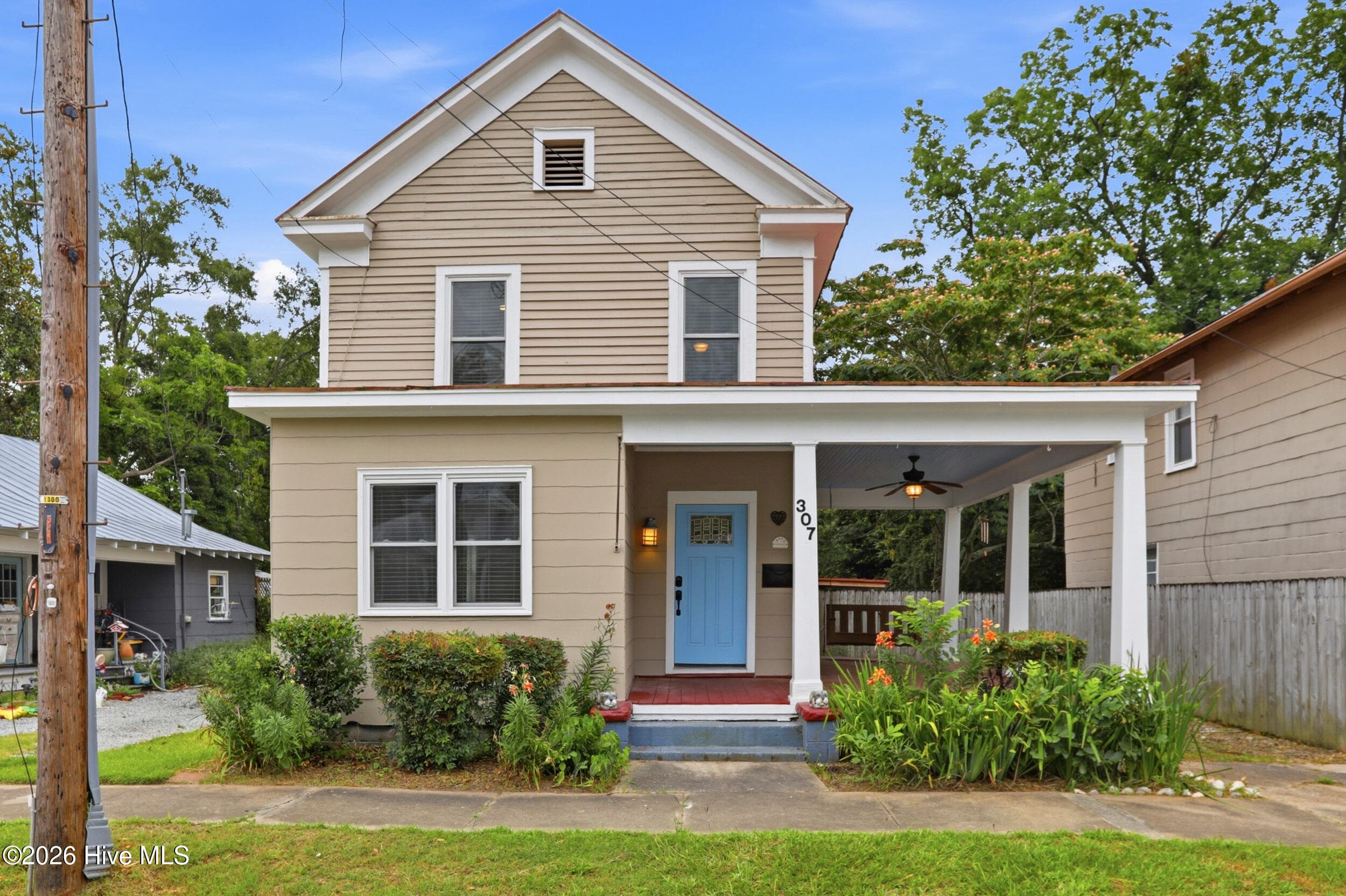 Exterior of 307 Avenue B, New Bern, NC 28560