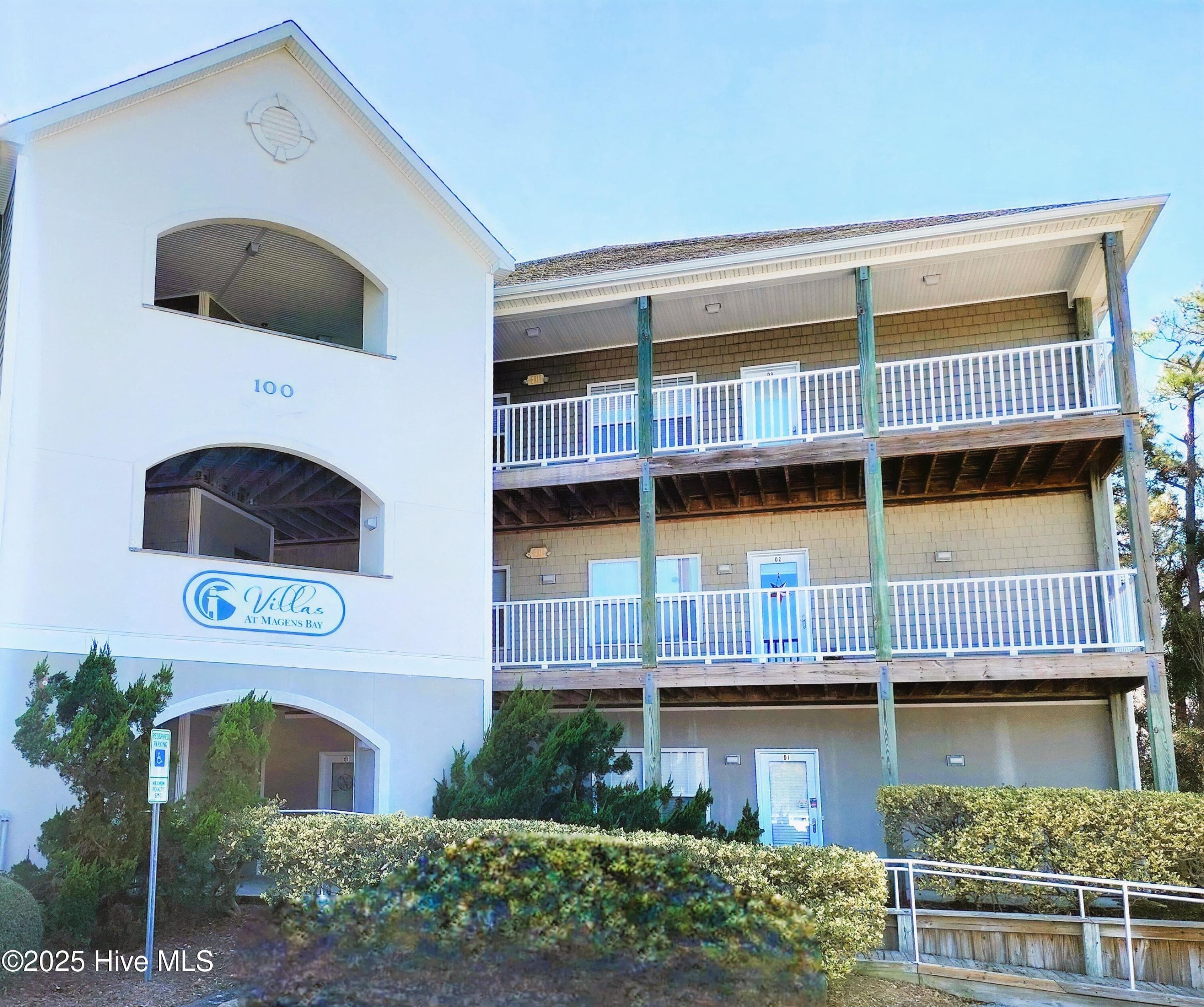 Front of 100 Lighthouse Lane D3, Cedar Point, NC 28584
