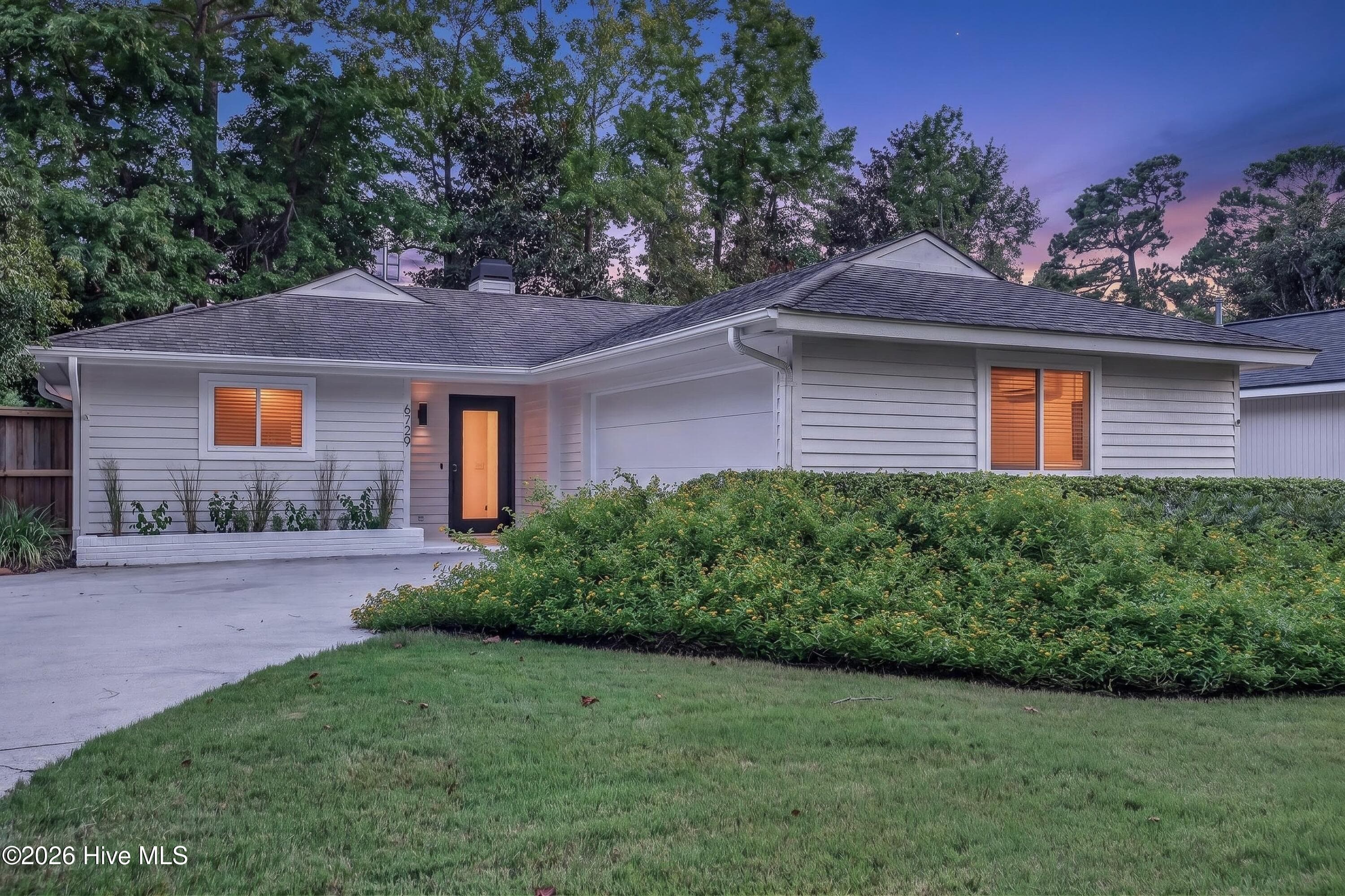 Front of 6729 Cable Car Lane, Wilmington, NC 28403