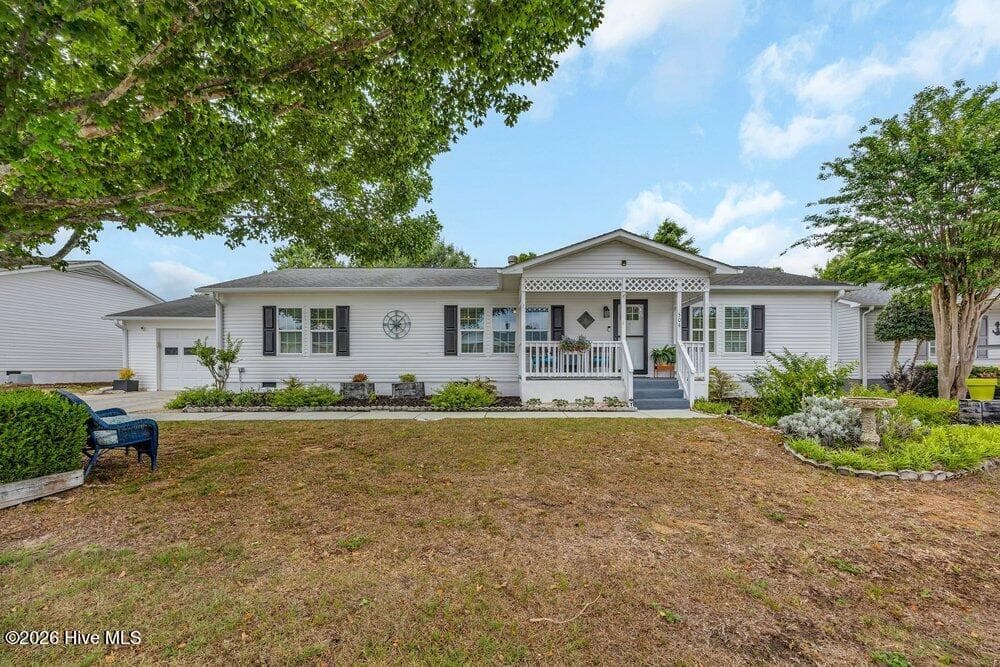 Front of 504 Capeside Drive, Wilmington, NC 28412