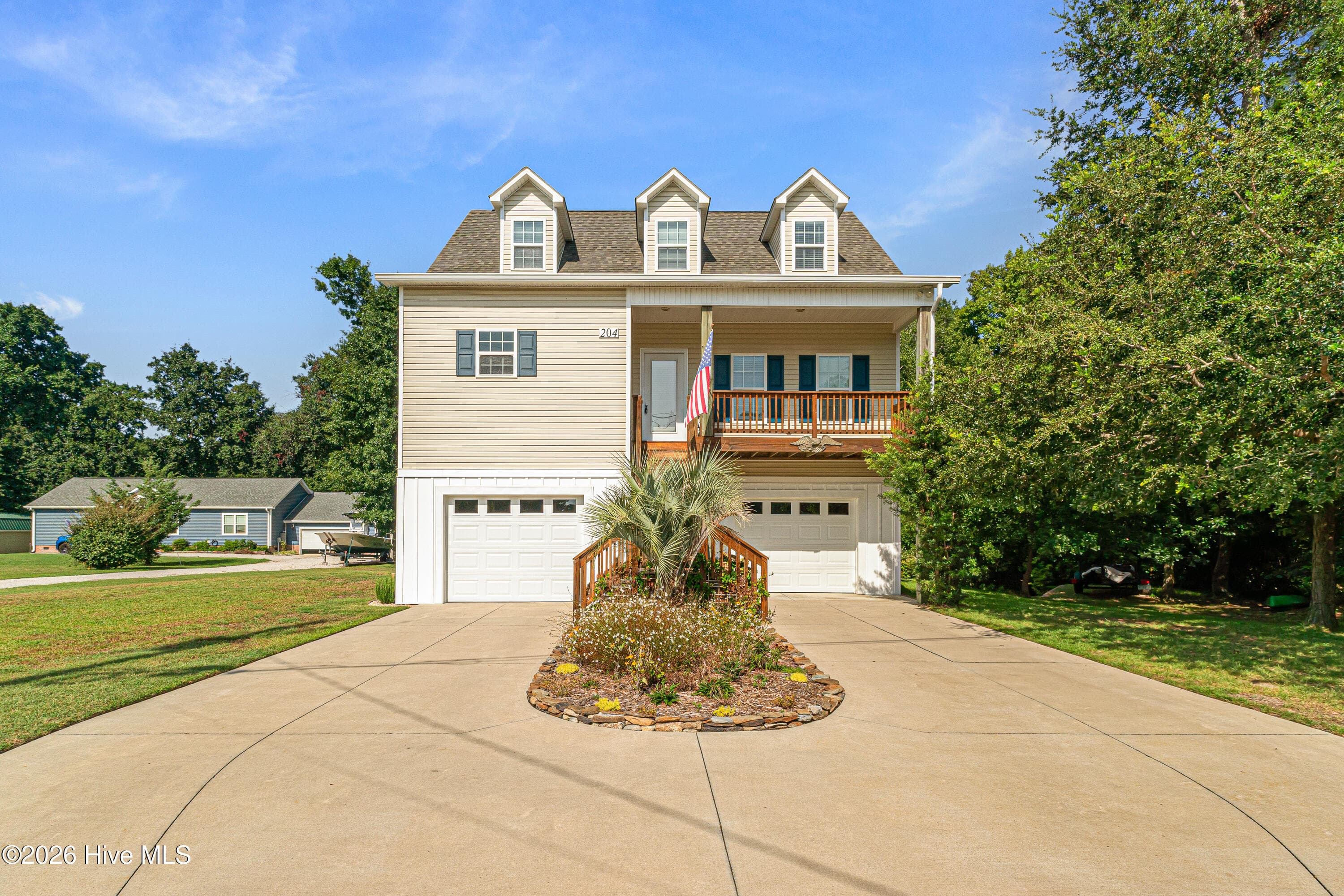 Front of 204 Water Oak Drive, Newport, NC 28570