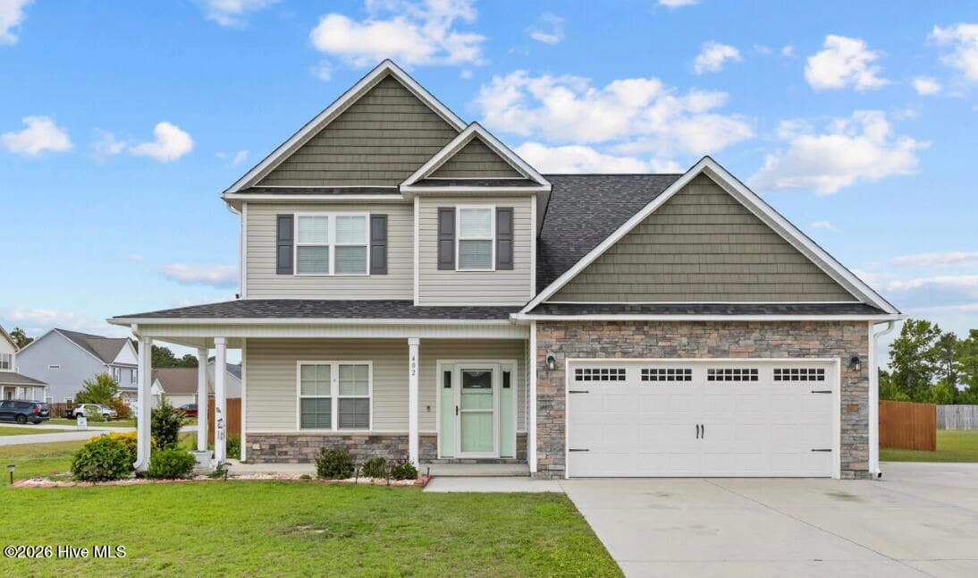 Front of 402 Kinroff Drive, Hubert, NC 28539