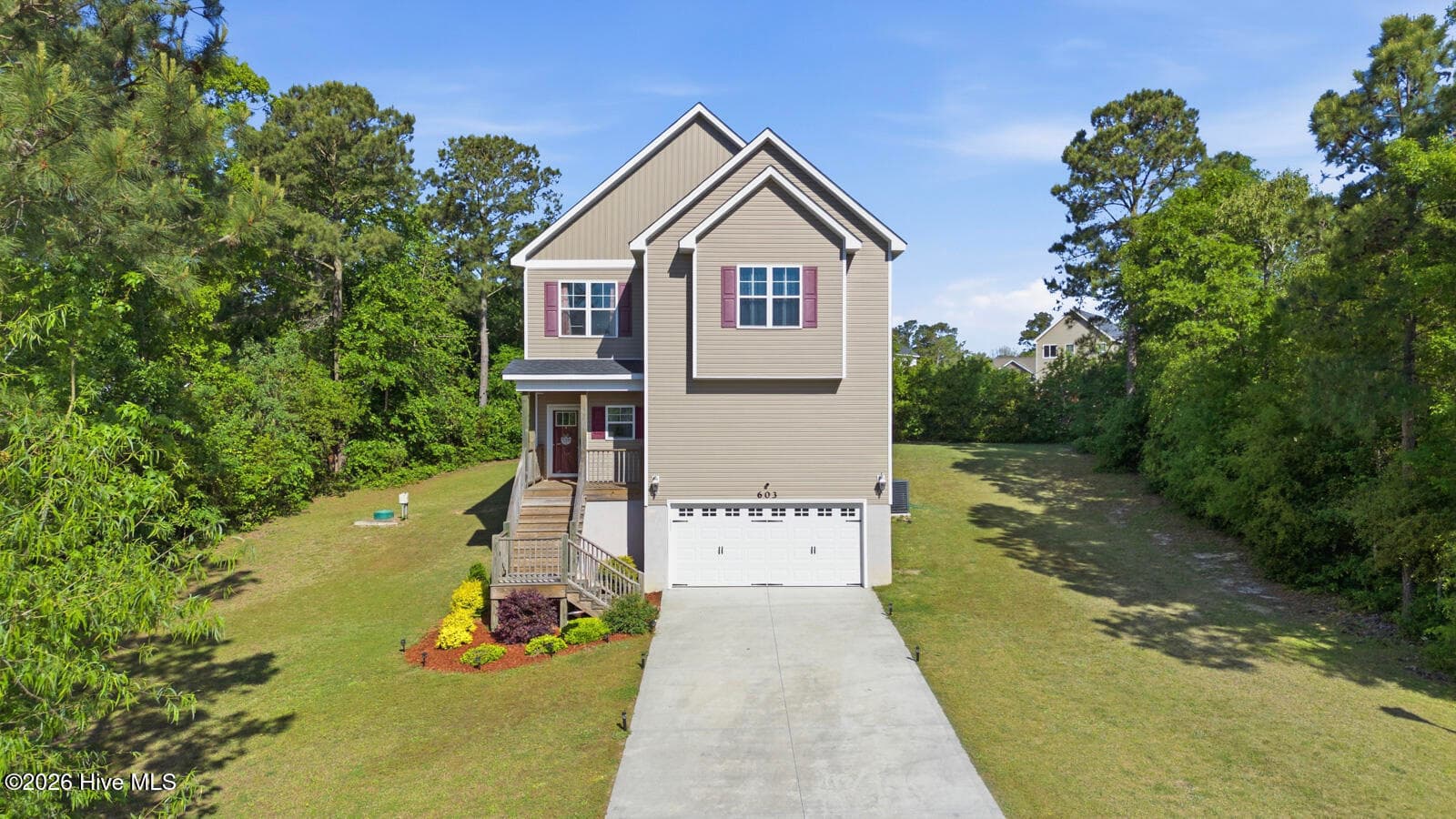 Front of 603 Mayapple Lane, Hubert, NC 28539