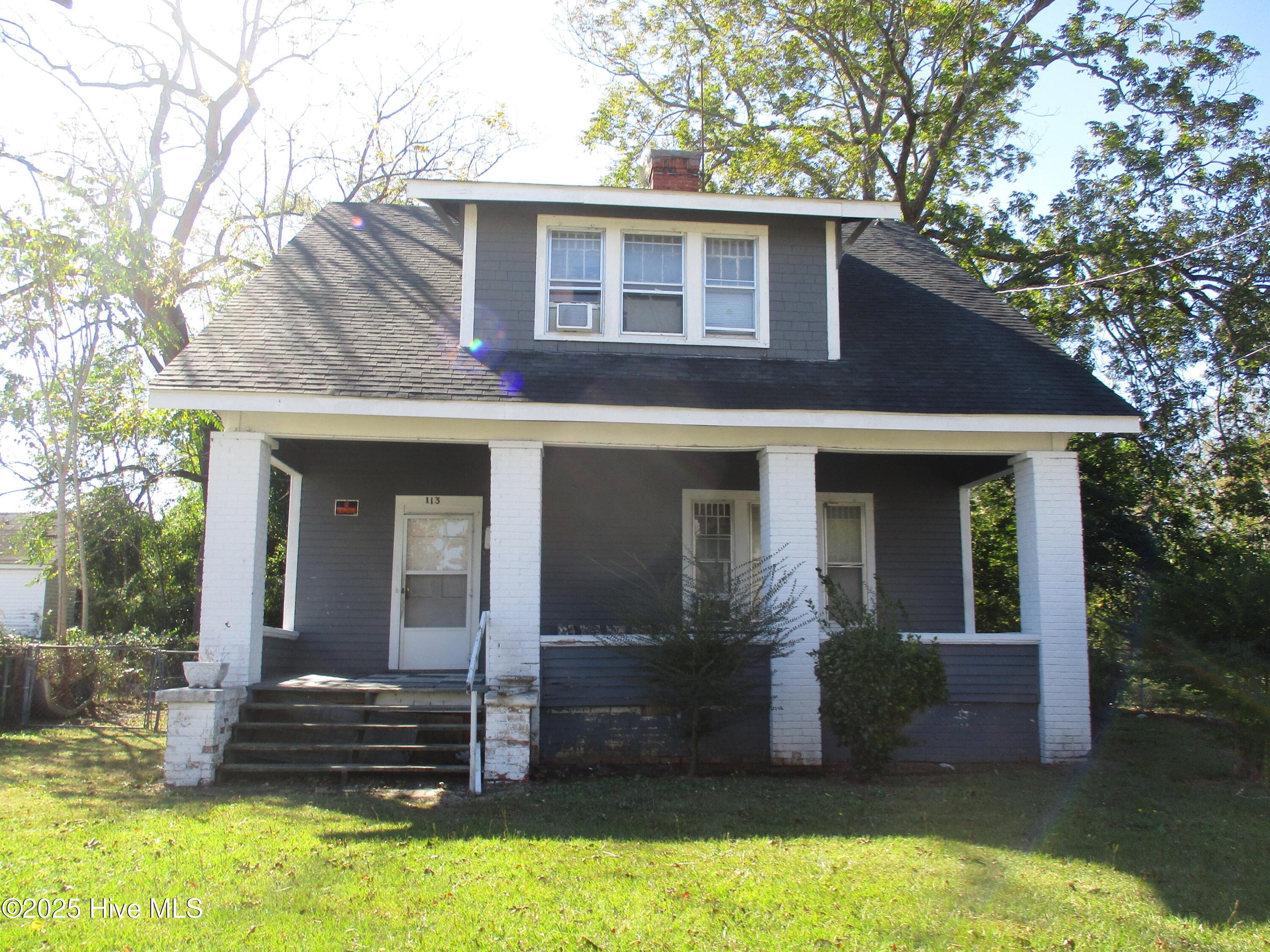 Front of 113 E Bright Street, Kinston, NC 28501