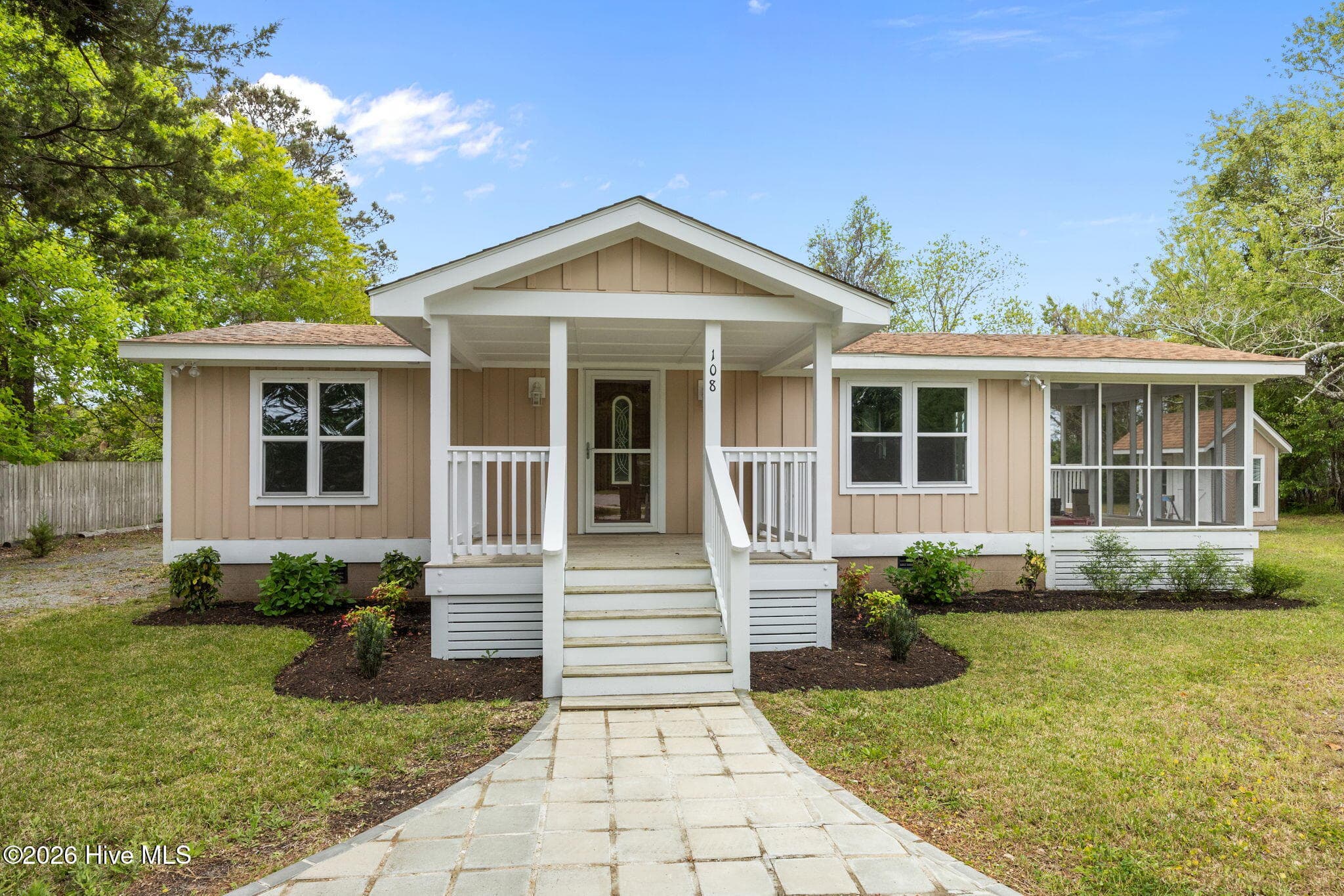 Front of 108 Park Avenue, Beaufort, NC 28516