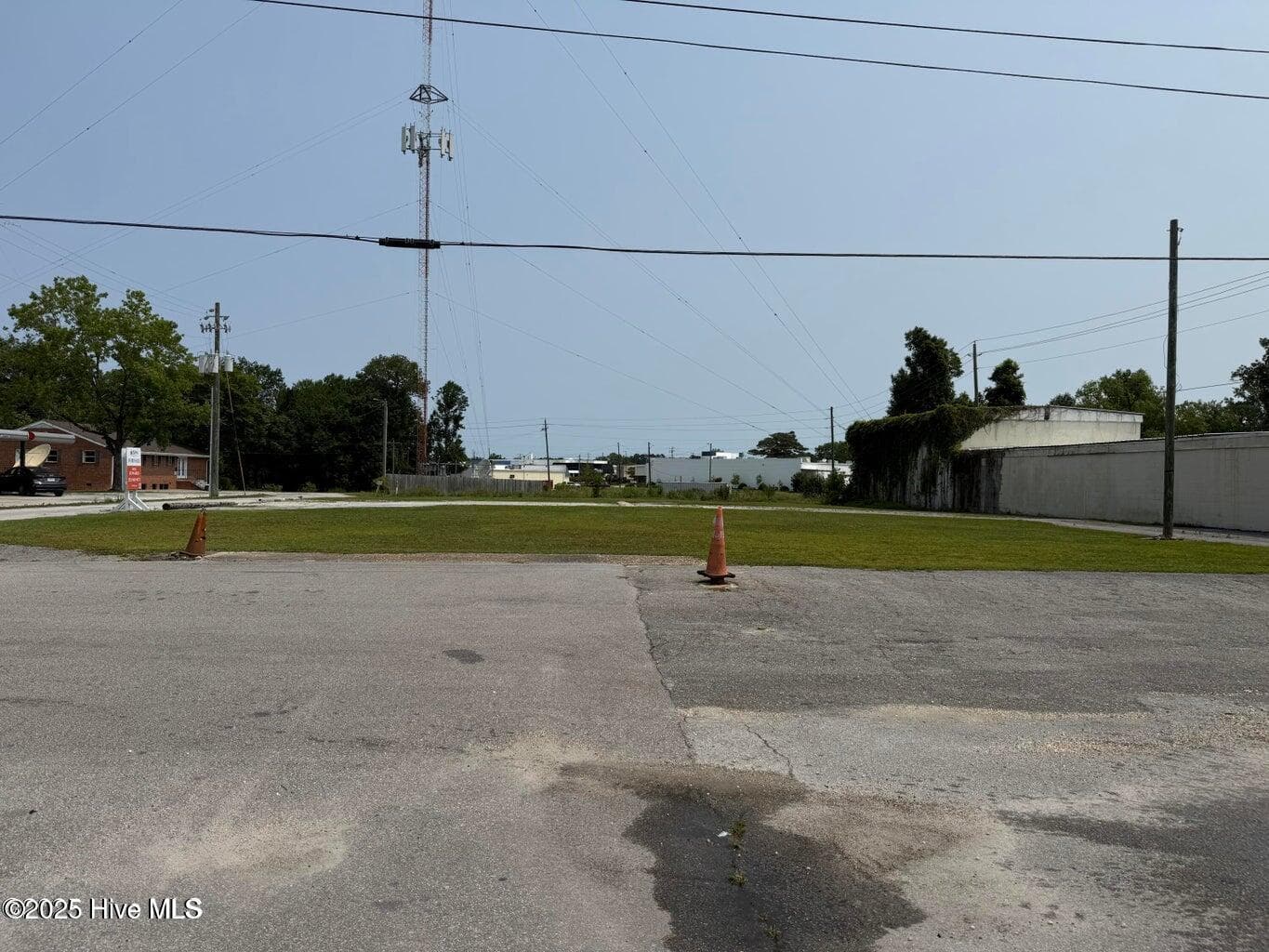 Front of 911 Lejeune Boulevard, Jacksonville, NC 28540