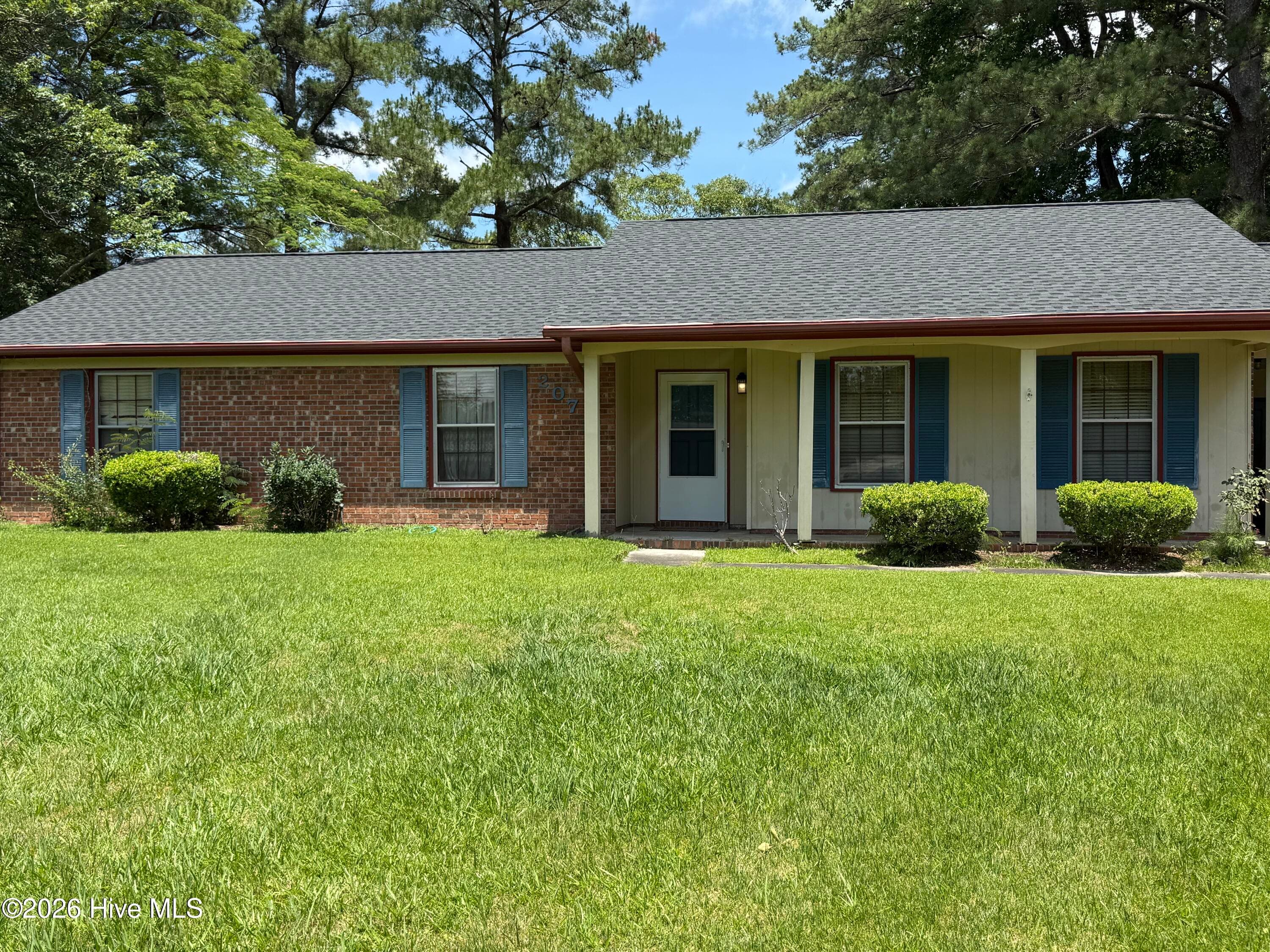 Front of 207 E Willowood Lane, Jacksonville, NC 28546