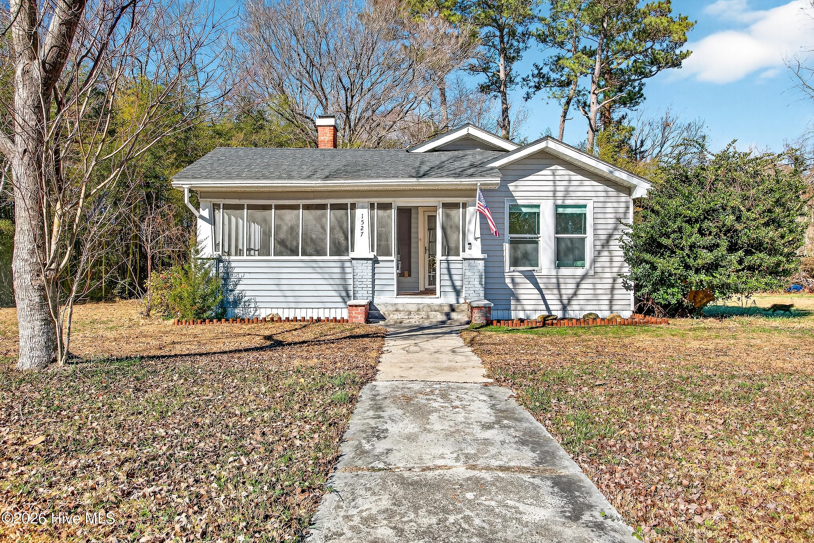 Front of 1527 Riggs Road, Maysville, NC 28555