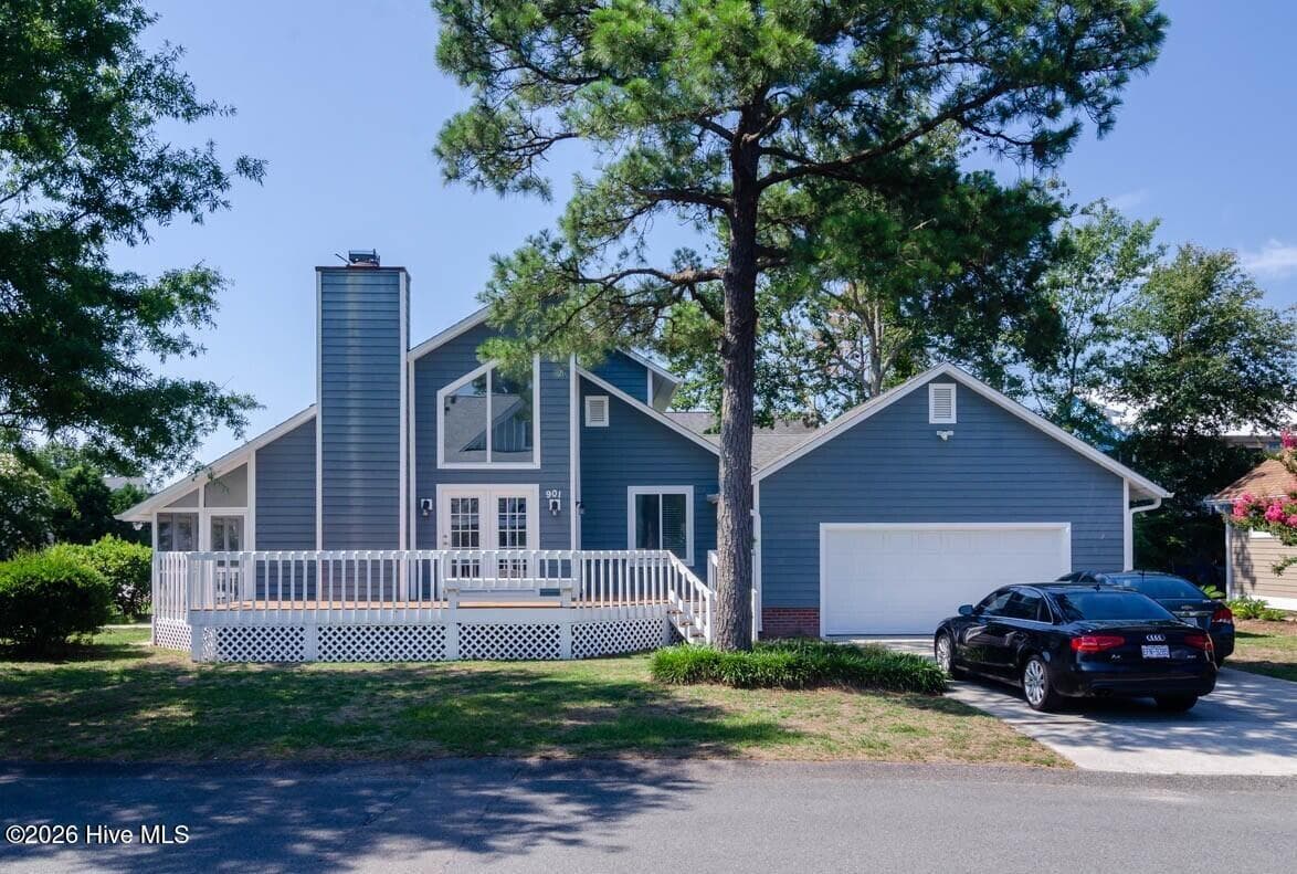 Front of 901 Seafarer Drive, Carolina Beach, NC 28428