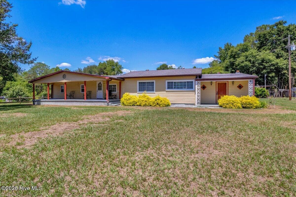Front of 170 Loop Road, Burgaw, NC 28425