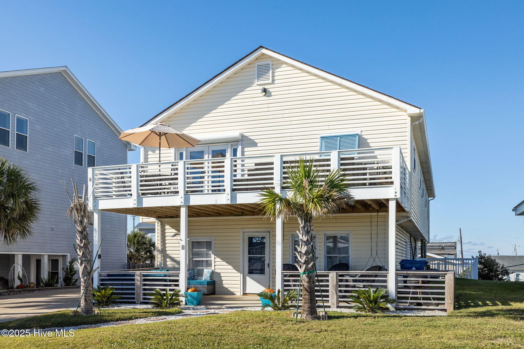 Front of 205 Barefoot Lane, Atlantic Beach, NC 28512