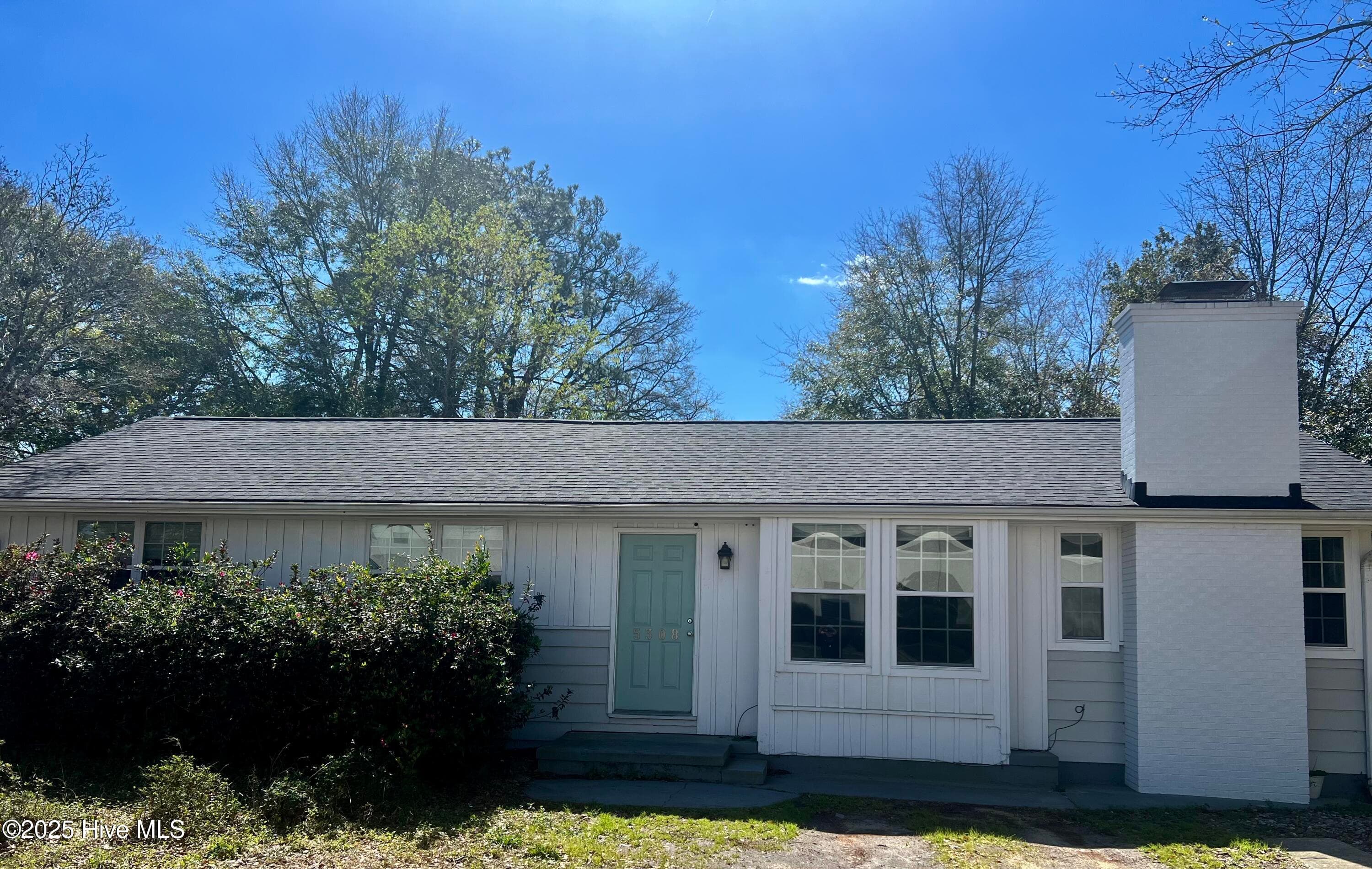 Front of 5308 Wrightsville Avenue, Wilmington, NC 28403