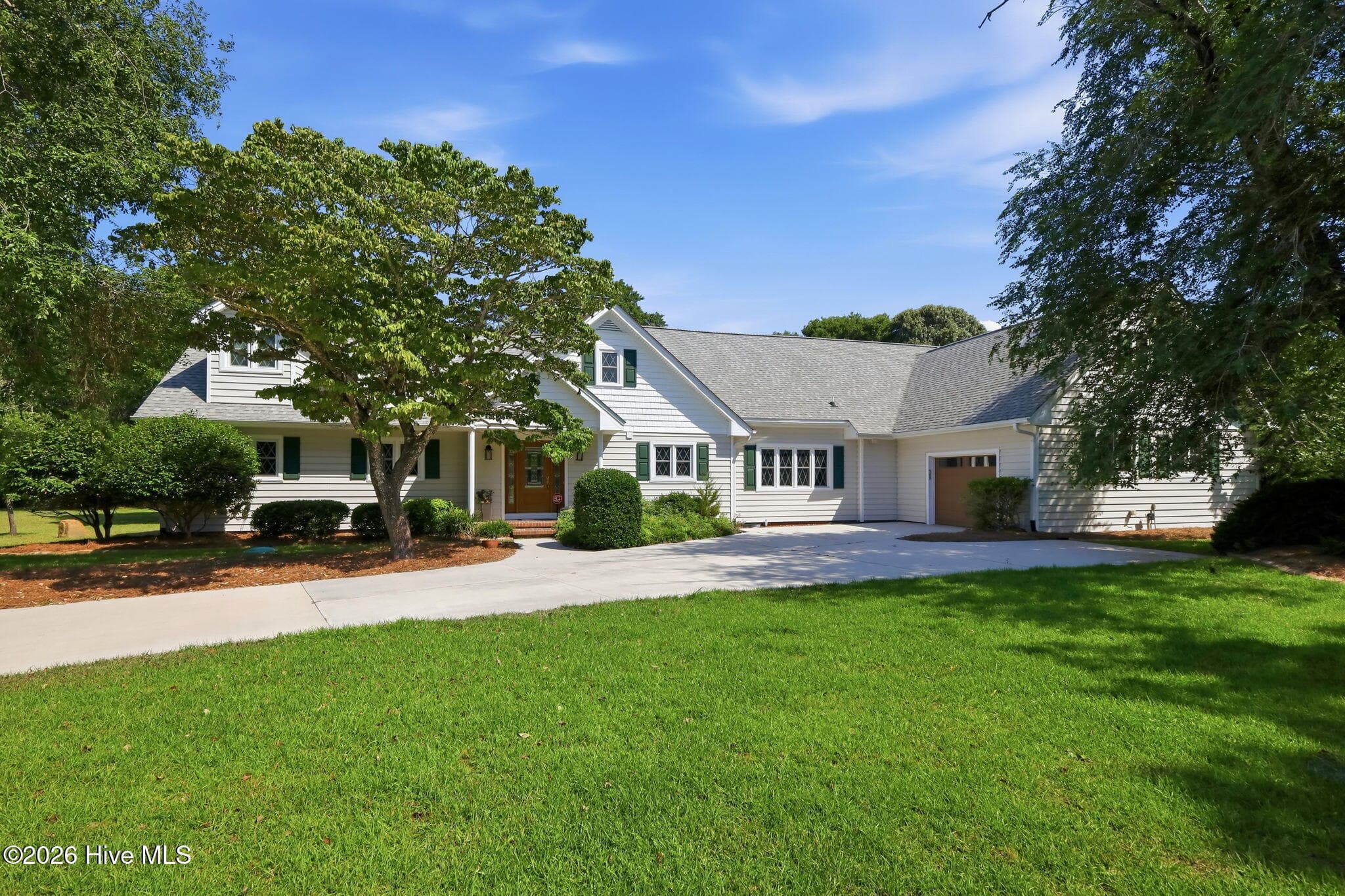 Front of 121 Harbour Drive, Hubert, NC 28539