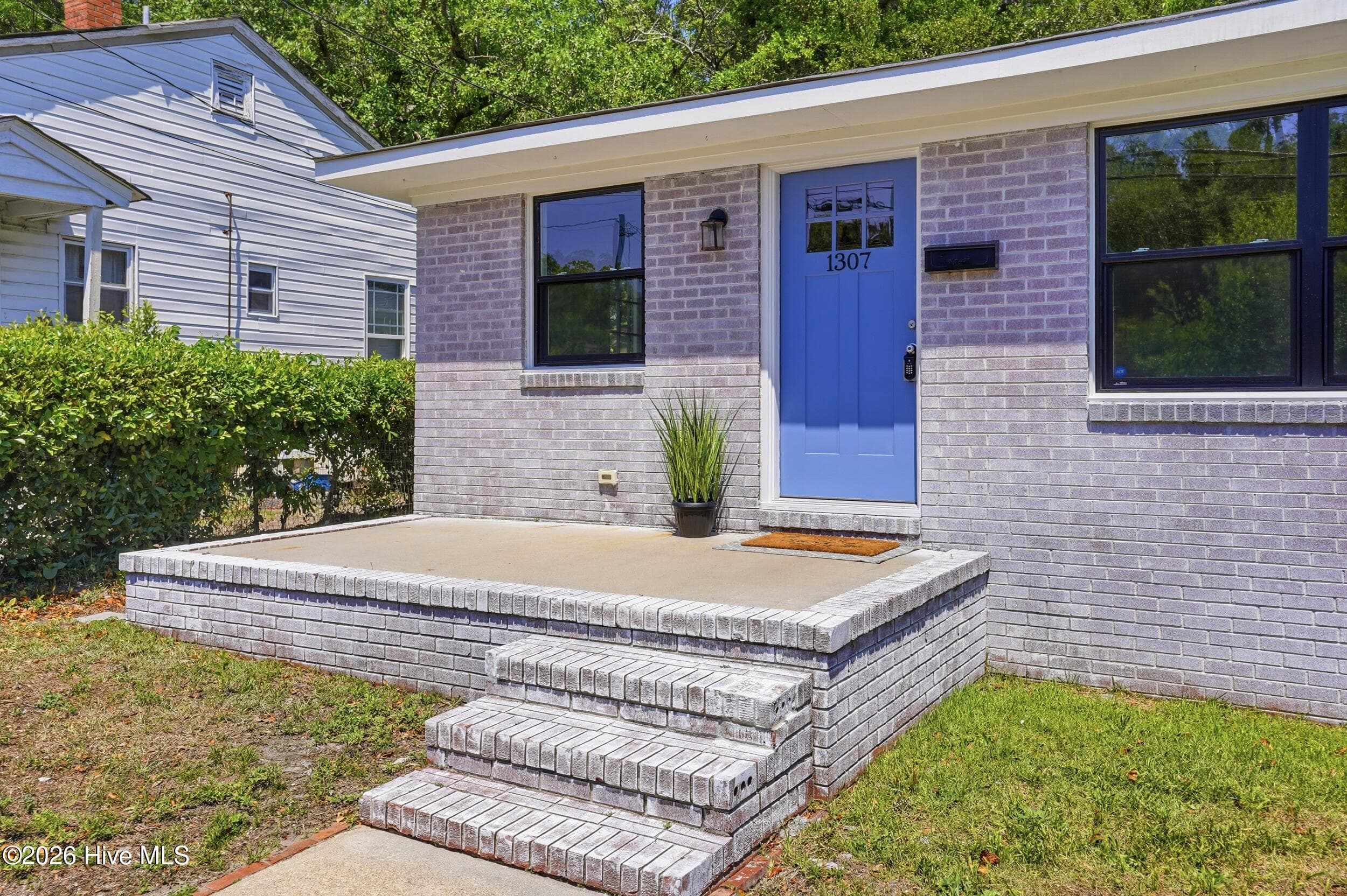 Front of 1307 S 7th Street, Wilmington, NC 28401