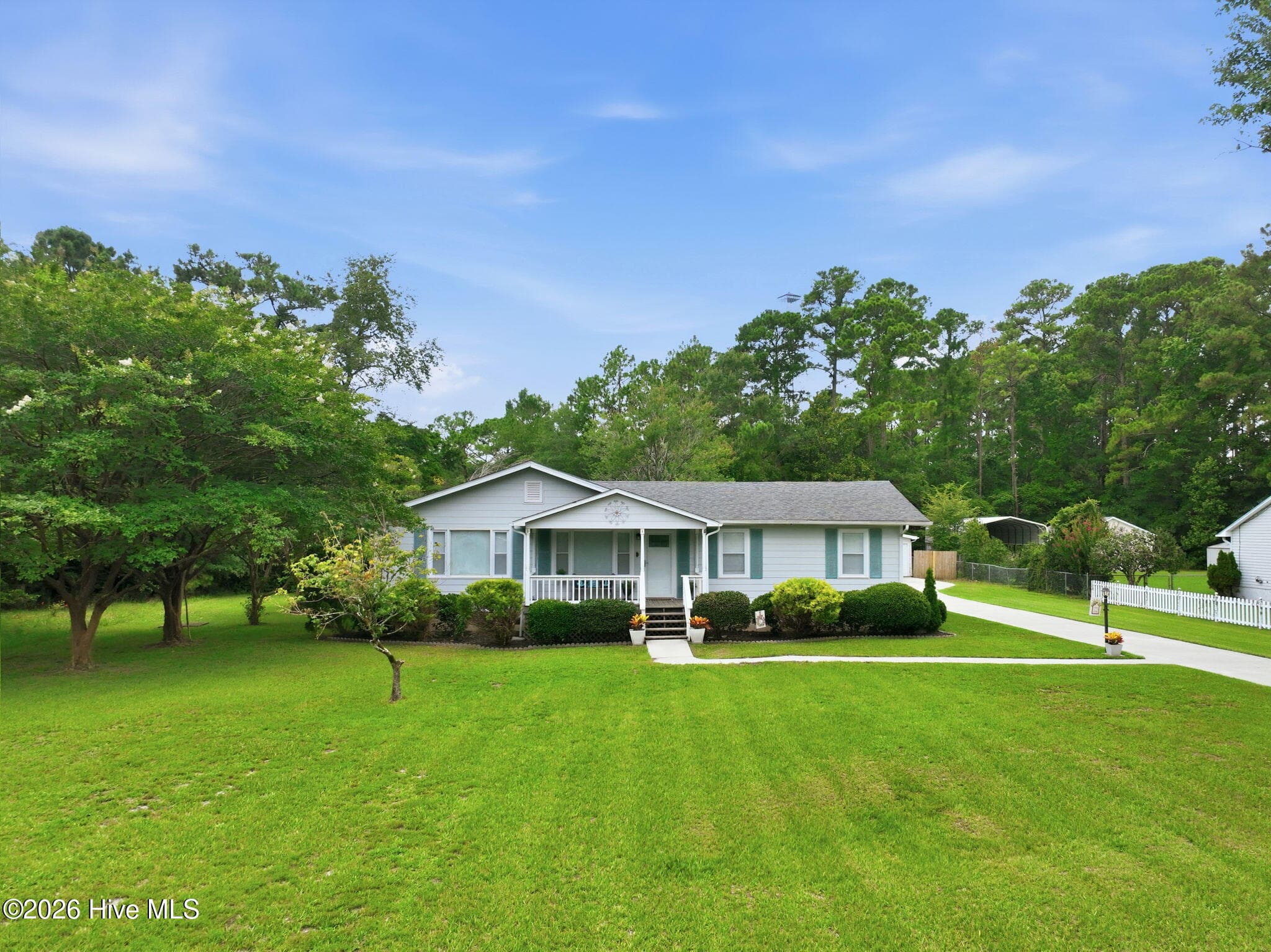 Front of 2610 W Forest Drive, Newport, NC 28570