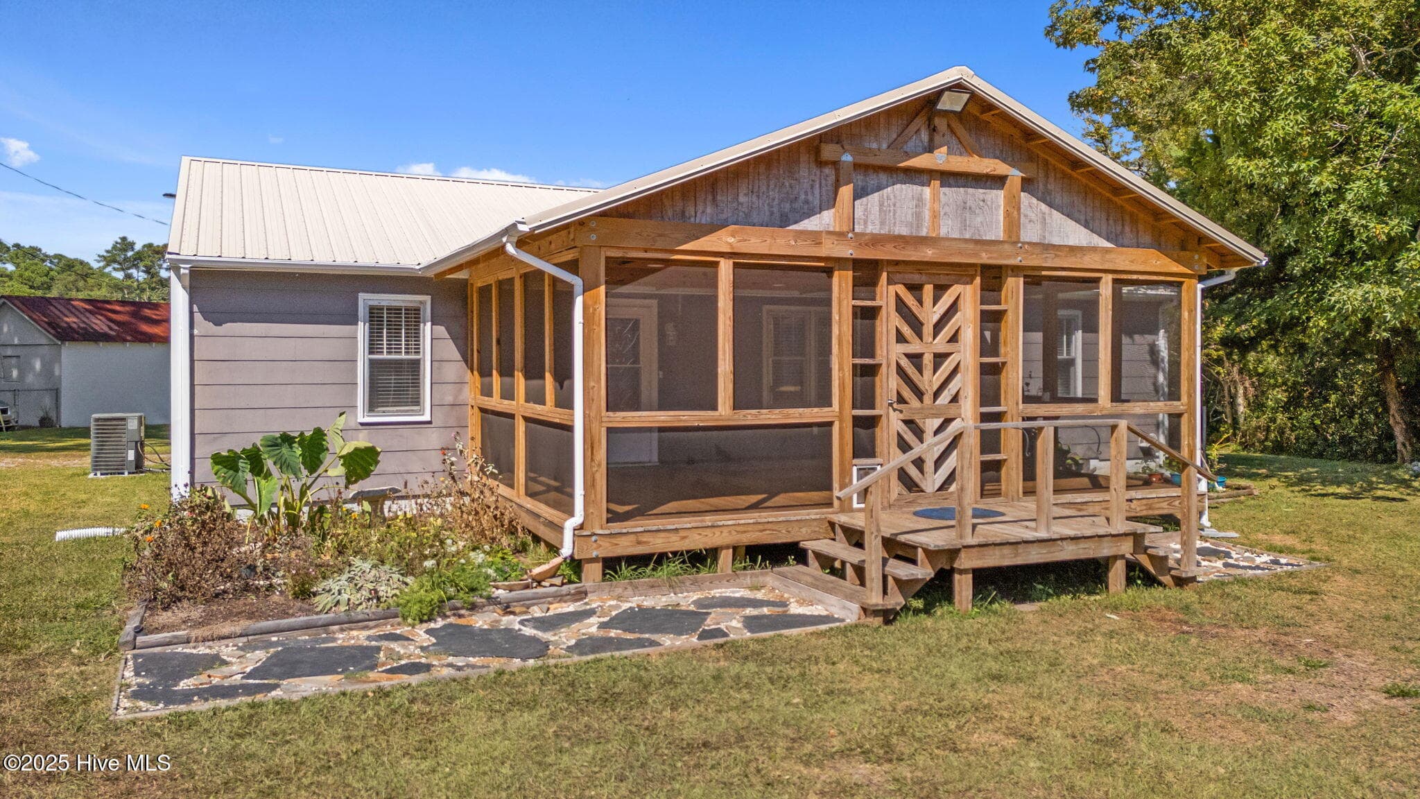 Front of 376 Shell Road, Atlantic, NC 28511