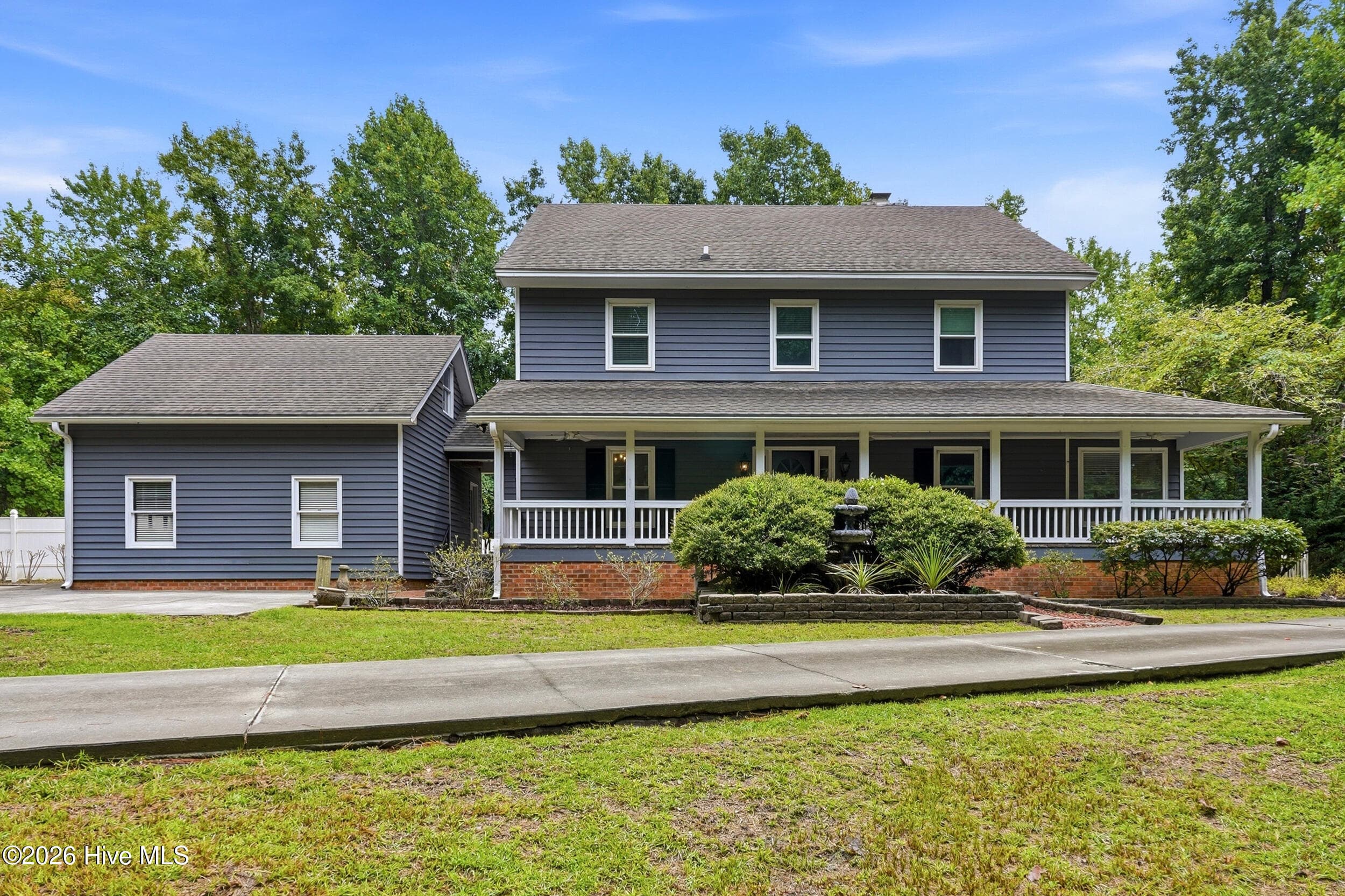Exterior of 305 Grovediere Lane, Hampstead, NC 28443
